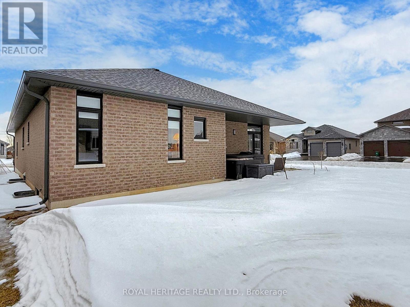 












22 BEL AIR CRESCENT

,
Quinte West (Murray Ward),




Ontario
K8V0H4

