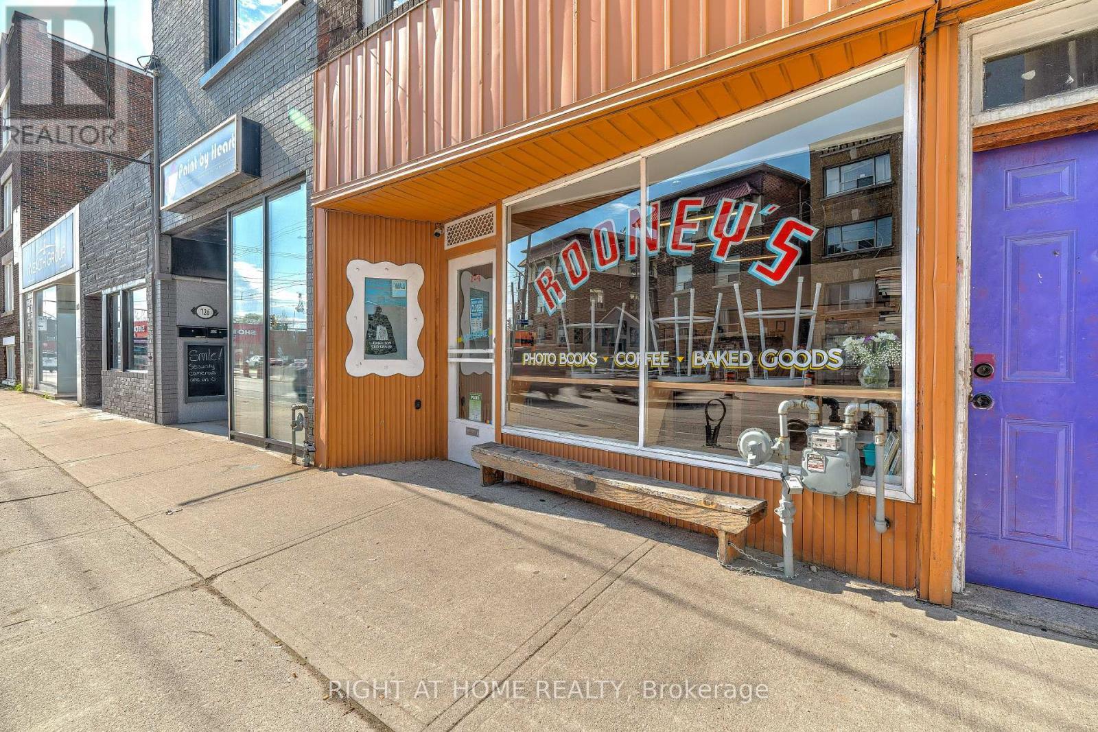 












724 MAIN STREET E

,
Hamilton (St. Clair),




Ontario
L8M1K9

