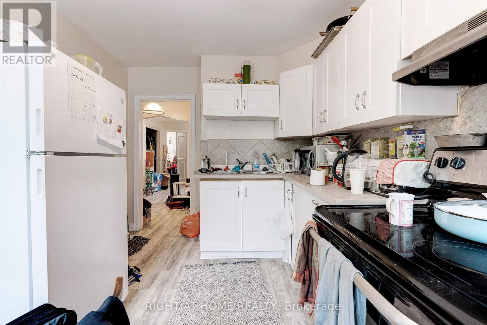 












724 MAIN STREET E

,
Hamilton (St. Clair),




Ontario
L8M1K9

