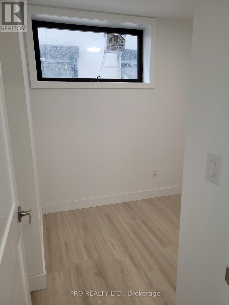 












101 - 7277 WILSON CRESCENT

,
Niagara Falls (220 - Oldfield),




Ontario
L2G4R8

