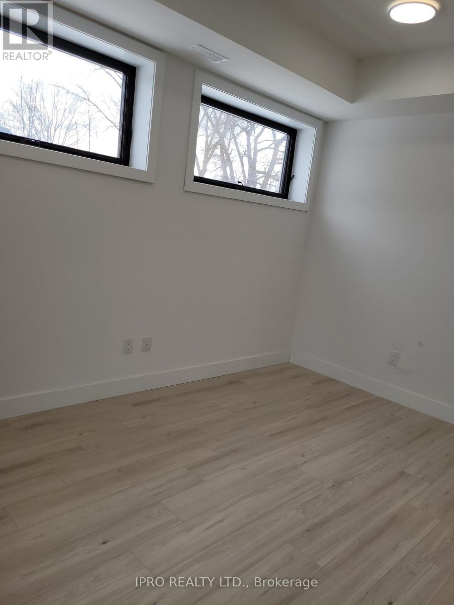












101 - 7277 WILSON CRESCENT

,
Niagara Falls (220 - Oldfield),




Ontario
L2G4R8

