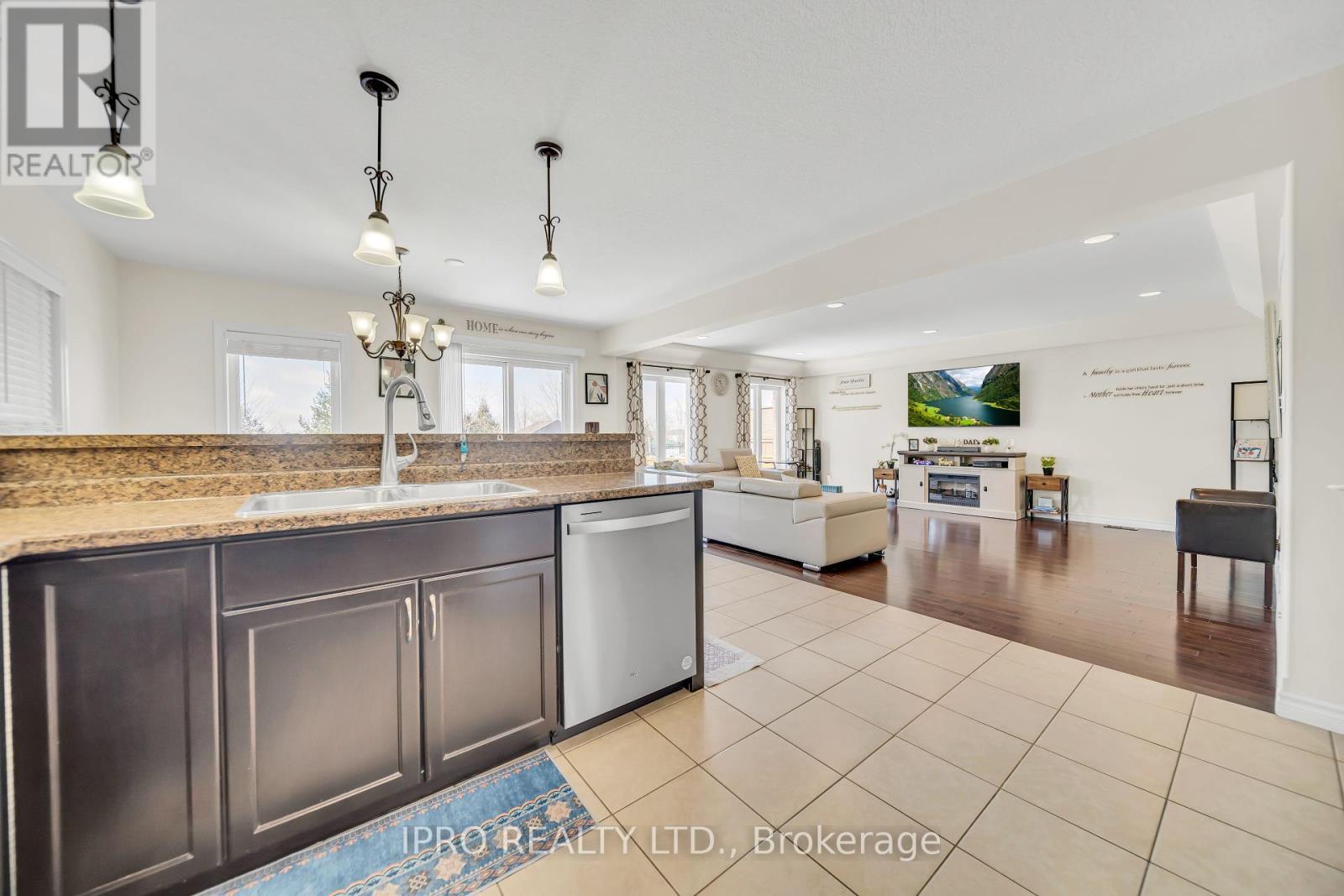 












64 NORTON DRIVE

,
Guelph (Grange Road),




Ontario
N1E7K8

