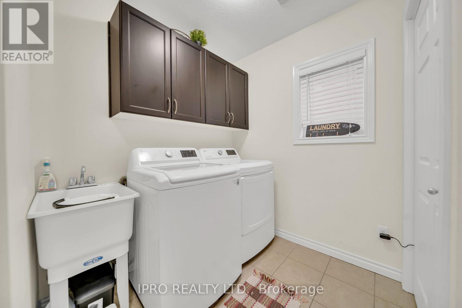 












64 NORTON DRIVE

,
Guelph (Grange Road),




Ontario
N1E7K8

