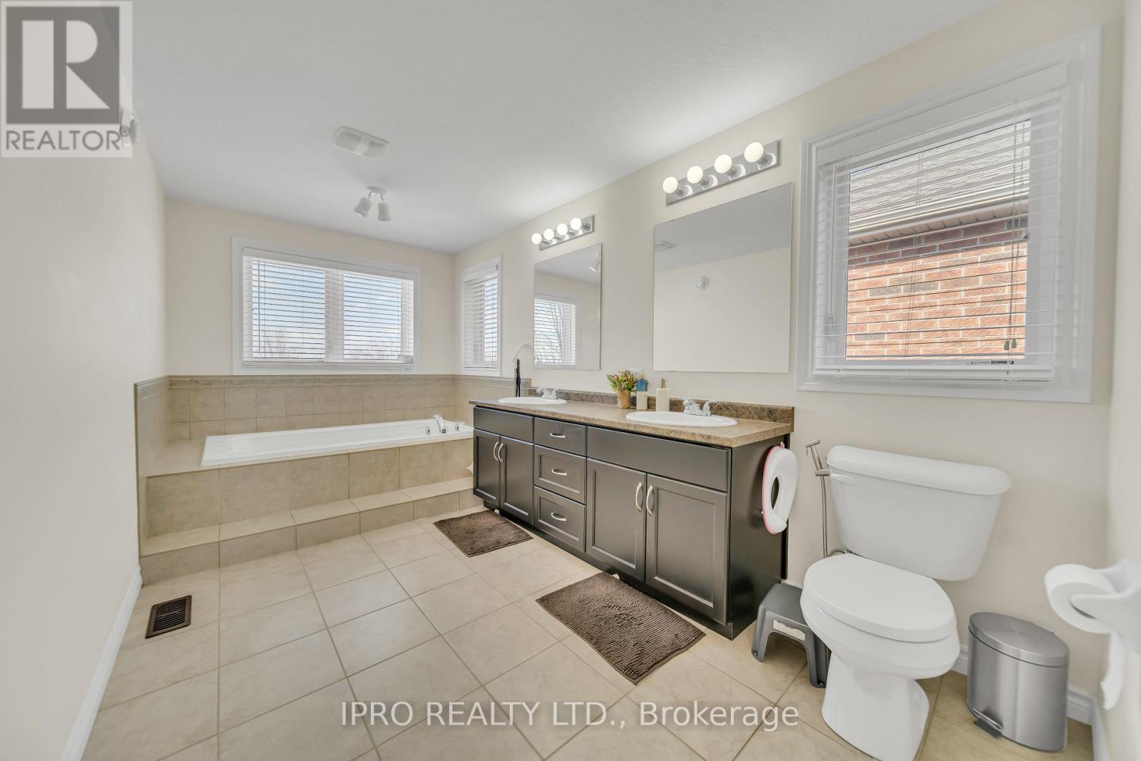 












64 NORTON DRIVE

,
Guelph (Grange Road),




Ontario
N1E7K8

