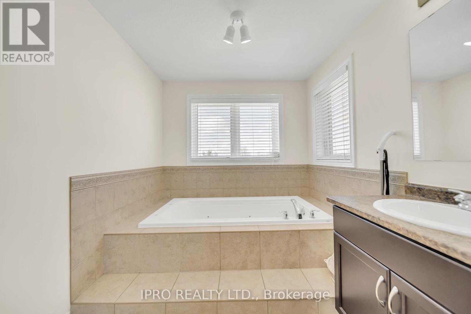 












64 NORTON DRIVE

,
Guelph (Grange Road),




Ontario
N1E7K8

