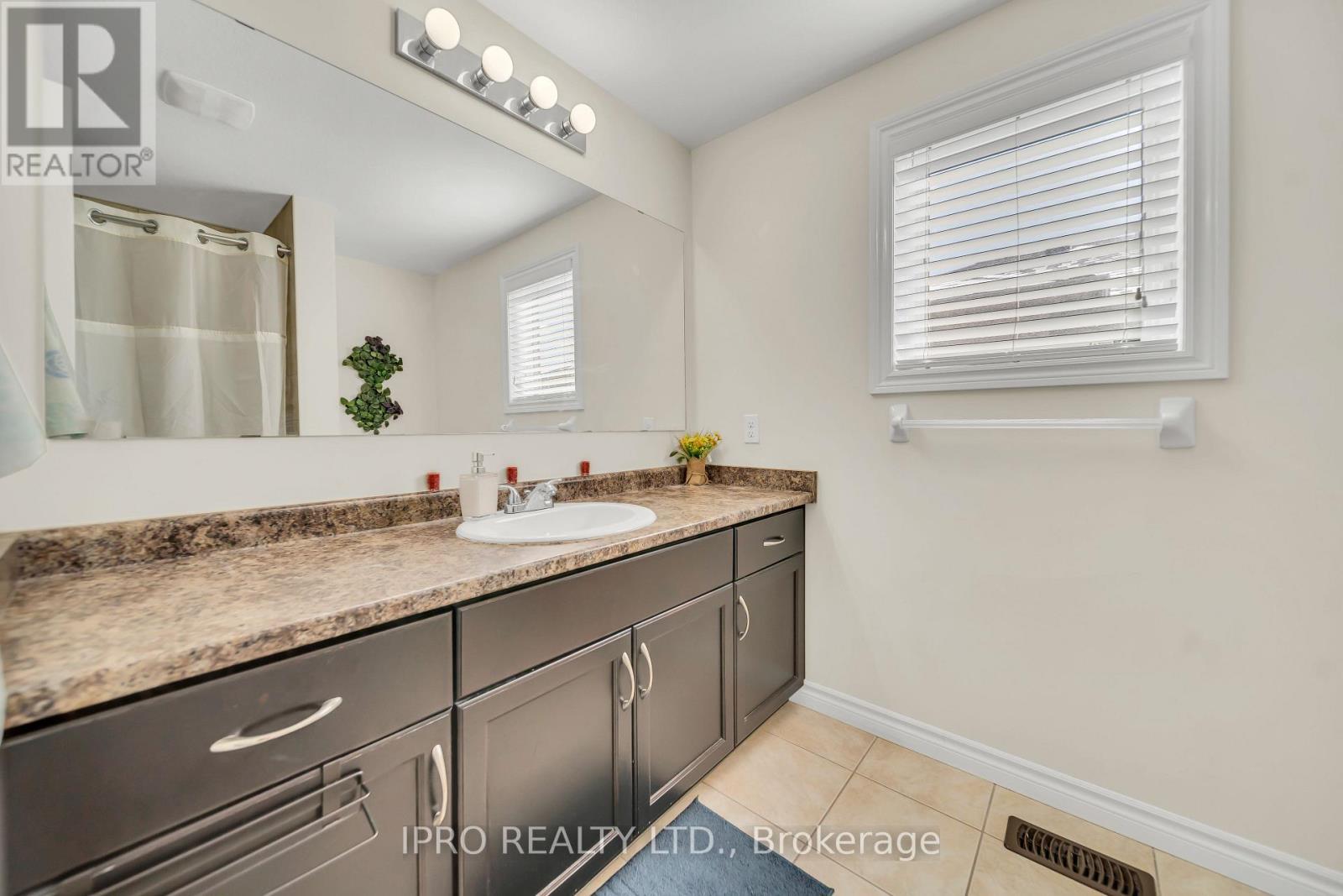 












64 NORTON DRIVE

,
Guelph (Grange Road),




Ontario
N1E7K8

