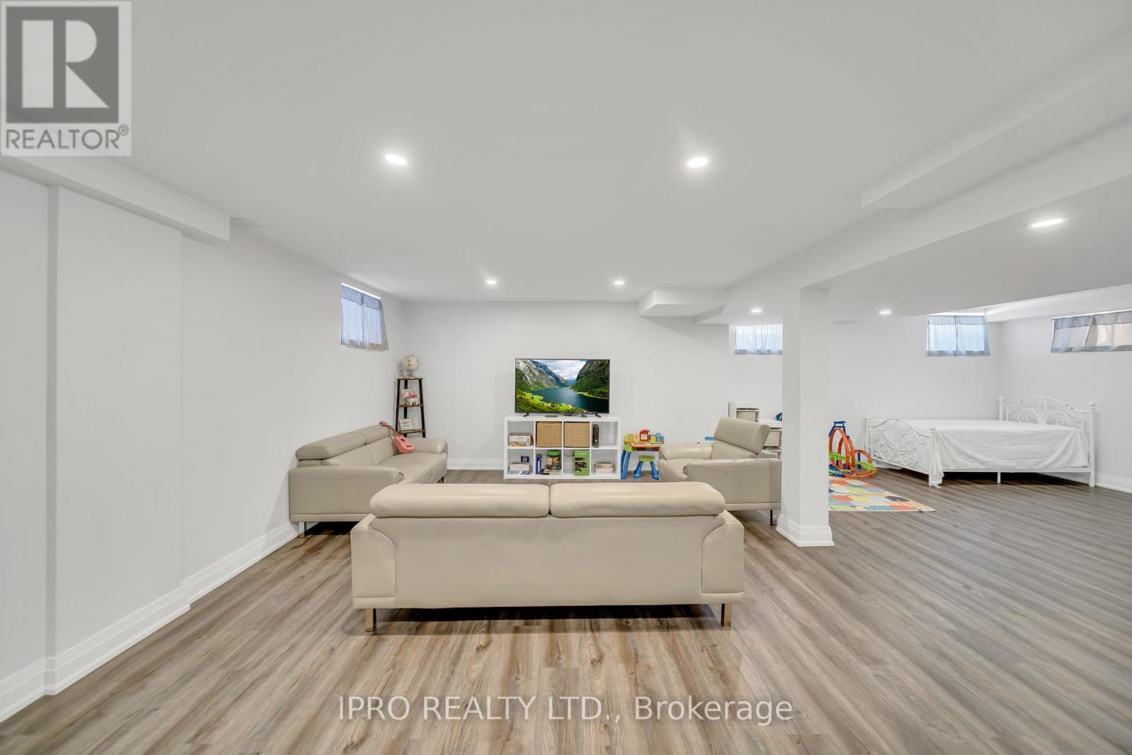 












64 NORTON DRIVE

,
Guelph (Grange Road),




Ontario
N1E7K8

