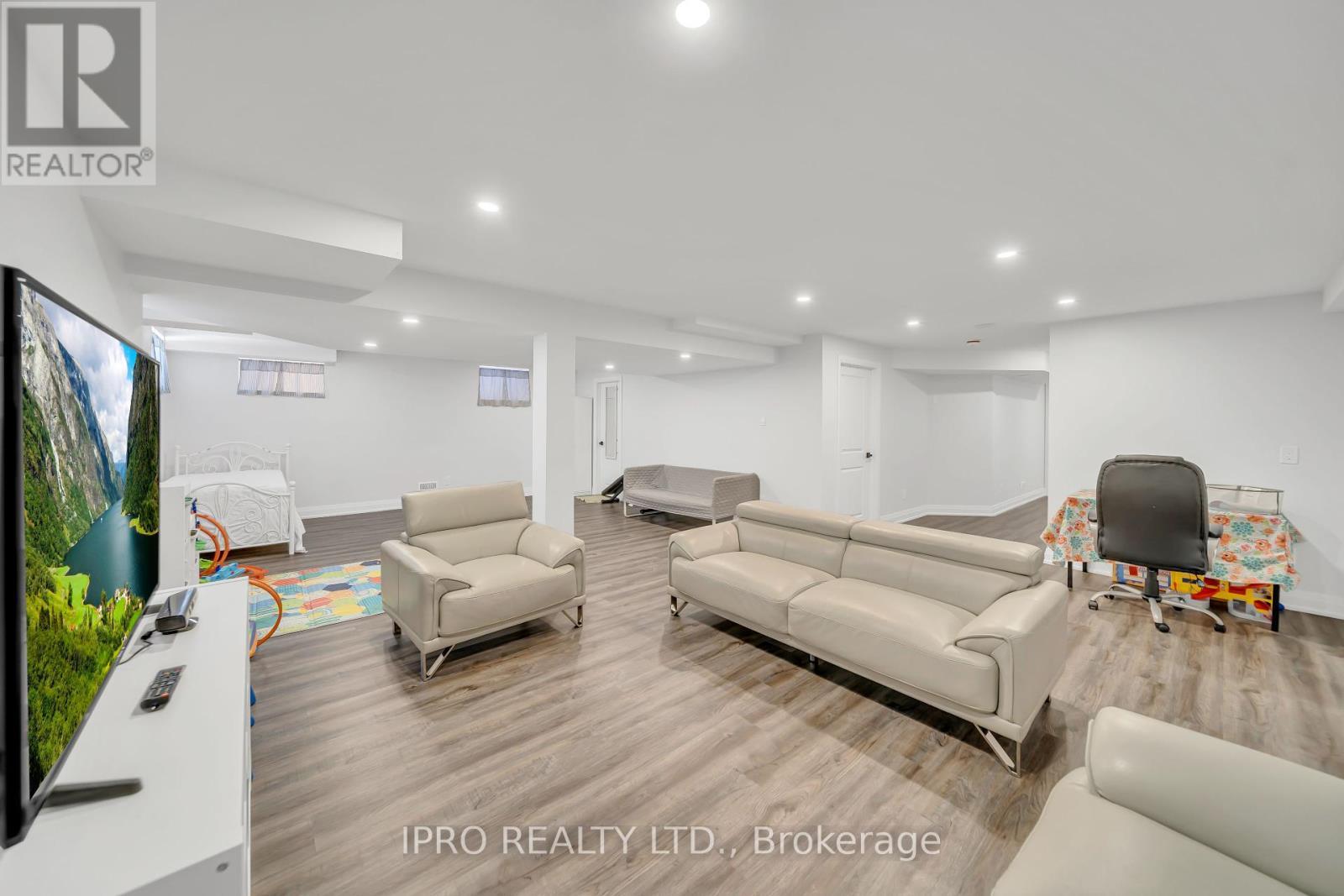 












64 NORTON DRIVE

,
Guelph (Grange Road),




Ontario
N1E7K8

