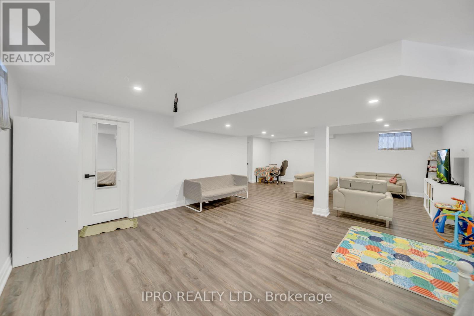 












64 NORTON DRIVE

,
Guelph (Grange Road),




Ontario
N1E7K8

