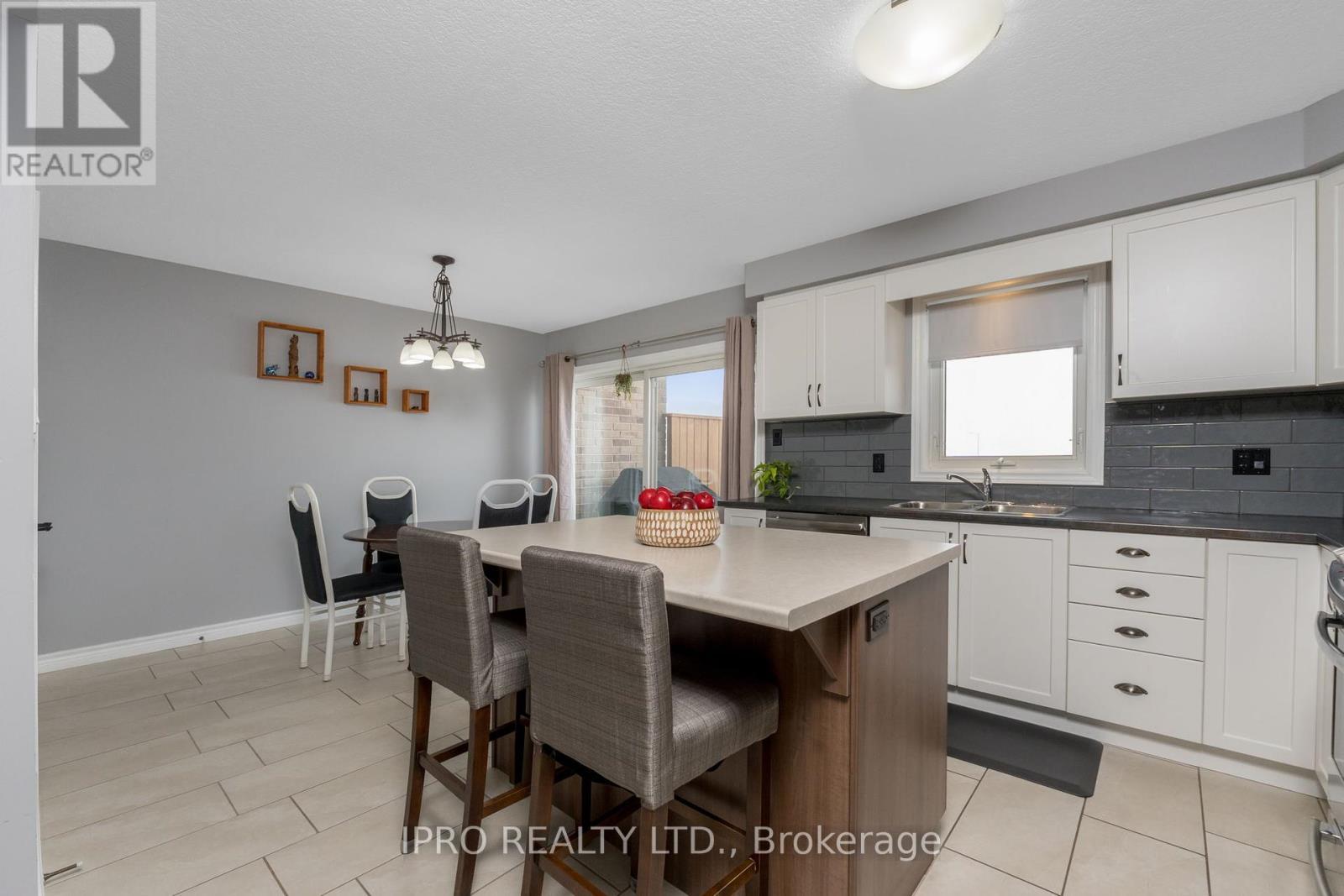 












28 TAYLOR DRIVE

,
East Luther Grand Valley (Grand Valley),




Ontario
L9W6P4


