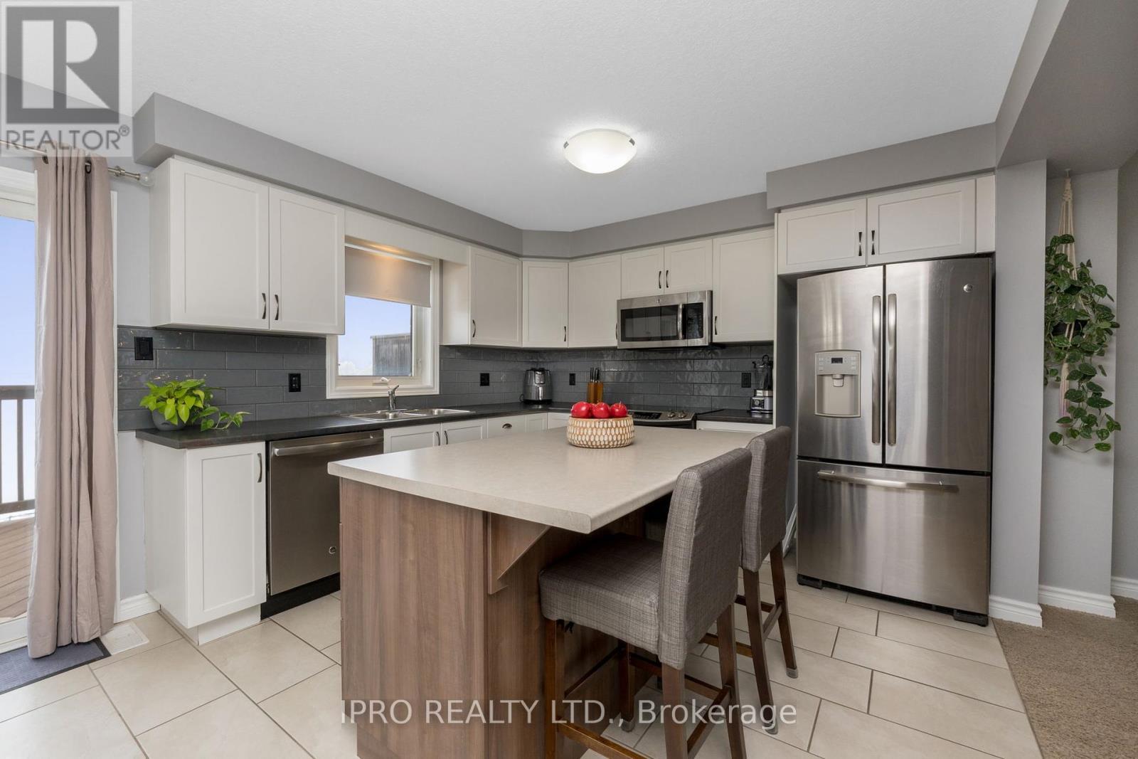 












28 TAYLOR DRIVE

,
East Luther Grand Valley (Grand Valley),




Ontario
L9W6P4

