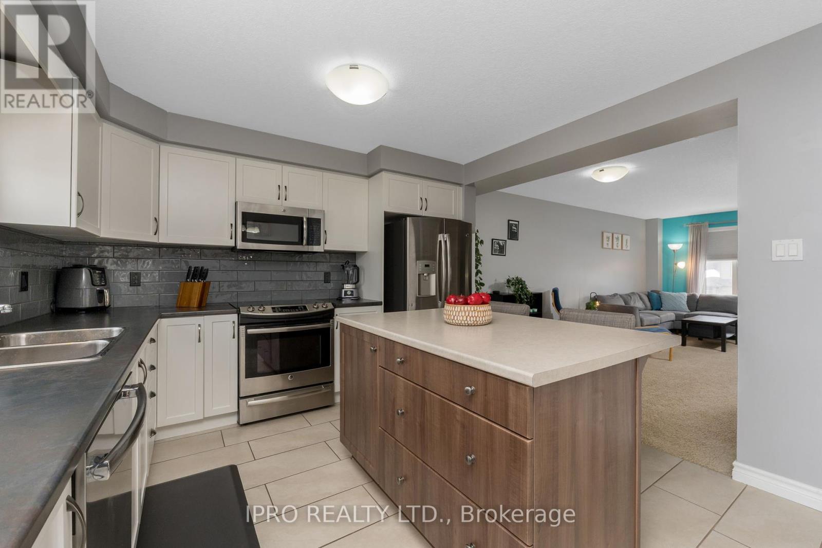 












28 TAYLOR DRIVE

,
East Luther Grand Valley (Grand Valley),




Ontario
L9W6P4

