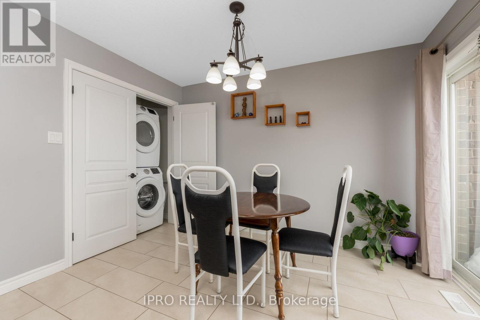 












28 TAYLOR DRIVE

,
East Luther Grand Valley (Grand Valley),




Ontario
L9W6P4

