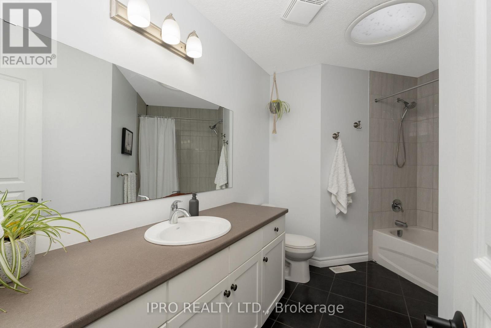 












28 TAYLOR DRIVE

,
East Luther Grand Valley (Grand Valley),




Ontario
L9W6P4

