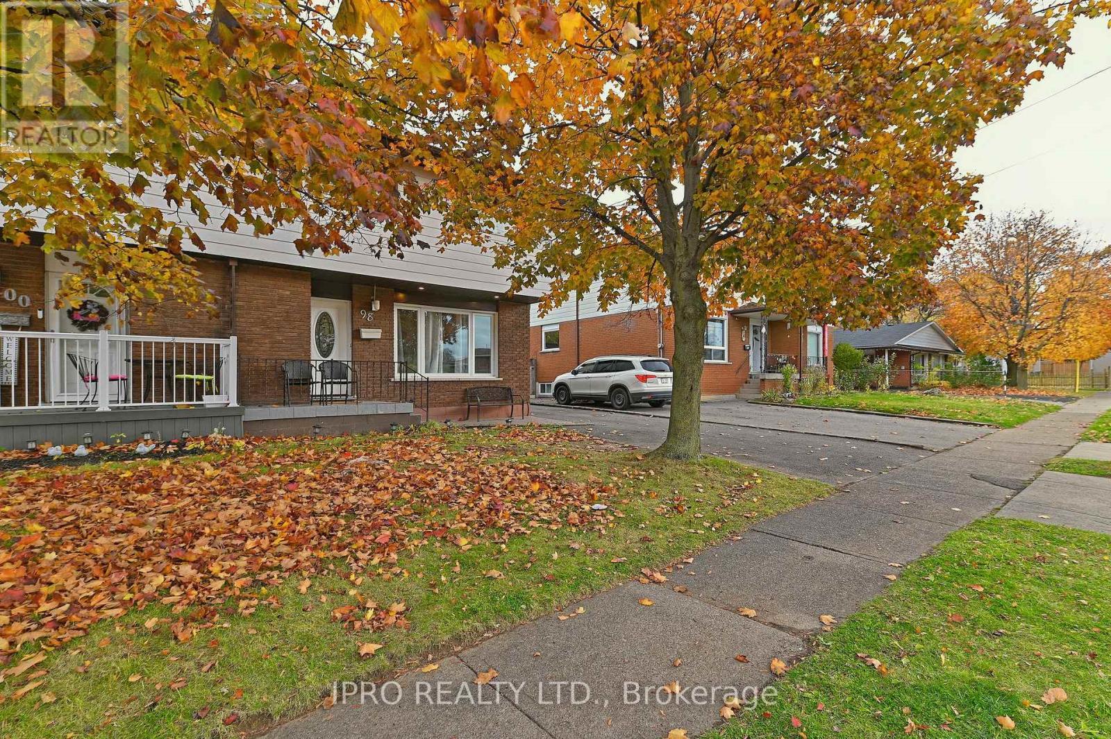 












98 RIVERDALE DRIVE

,
Hamilton (Riverdale),




Ontario
L8E1K4

