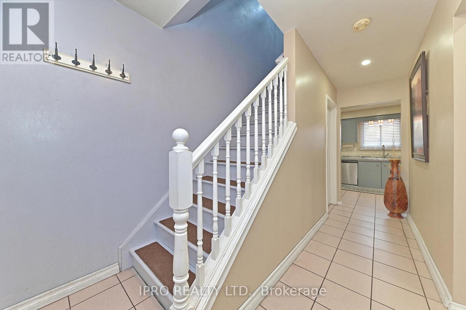 












98 RIVERDALE DRIVE

,
Hamilton (Riverdale),




Ontario
L8E1K4

