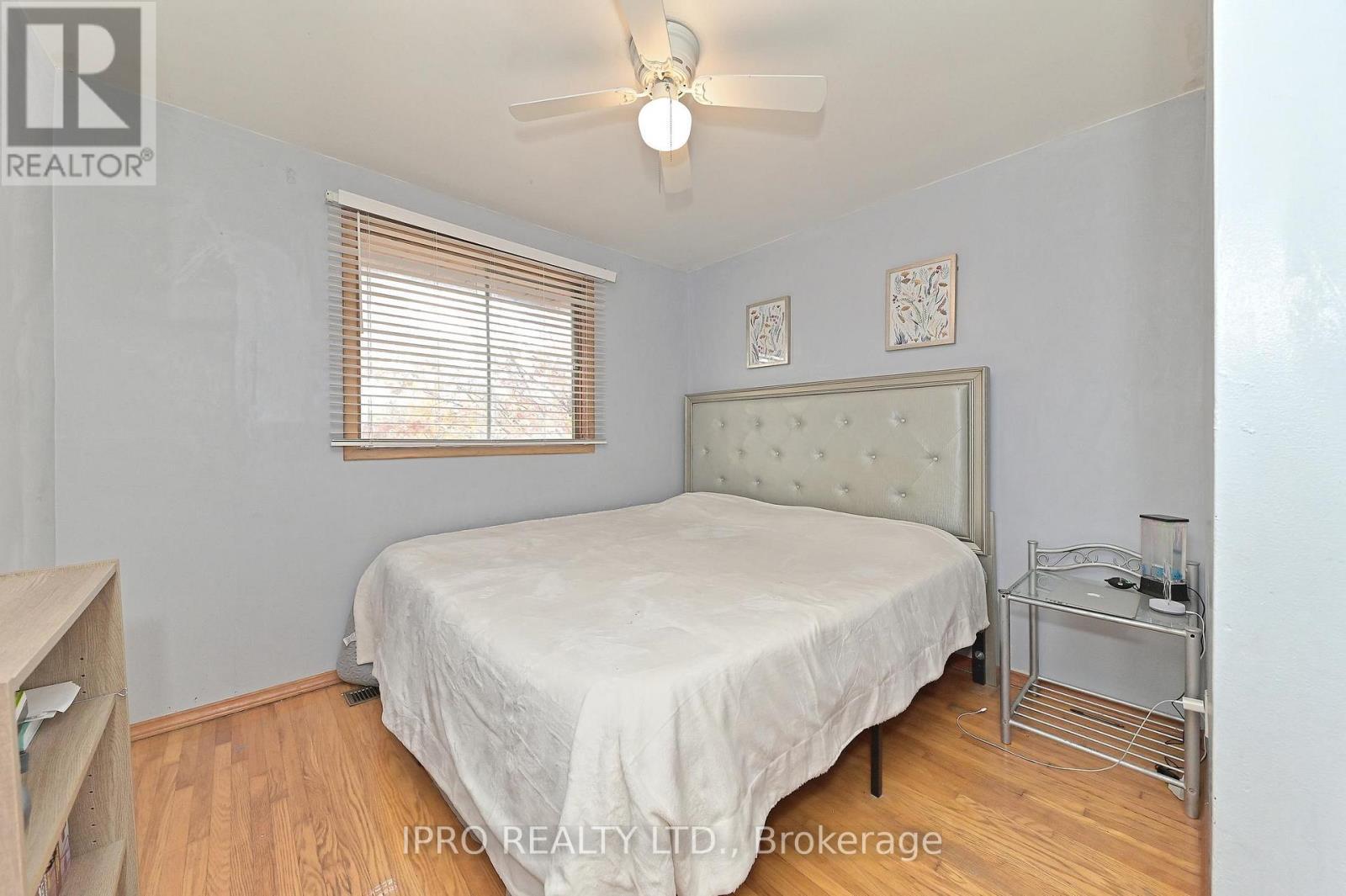 












98 RIVERDALE DRIVE

,
Hamilton (Riverdale),




Ontario
L8E1K4


