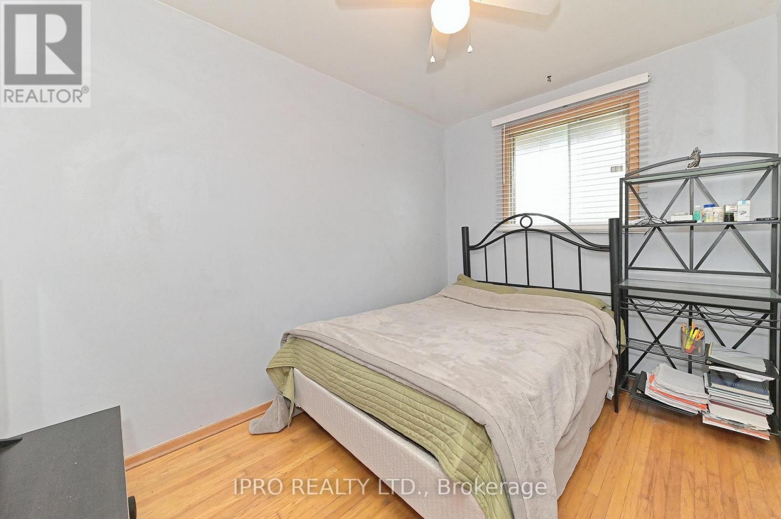 












98 RIVERDALE DRIVE

,
Hamilton (Riverdale),




Ontario
L8E1K4

