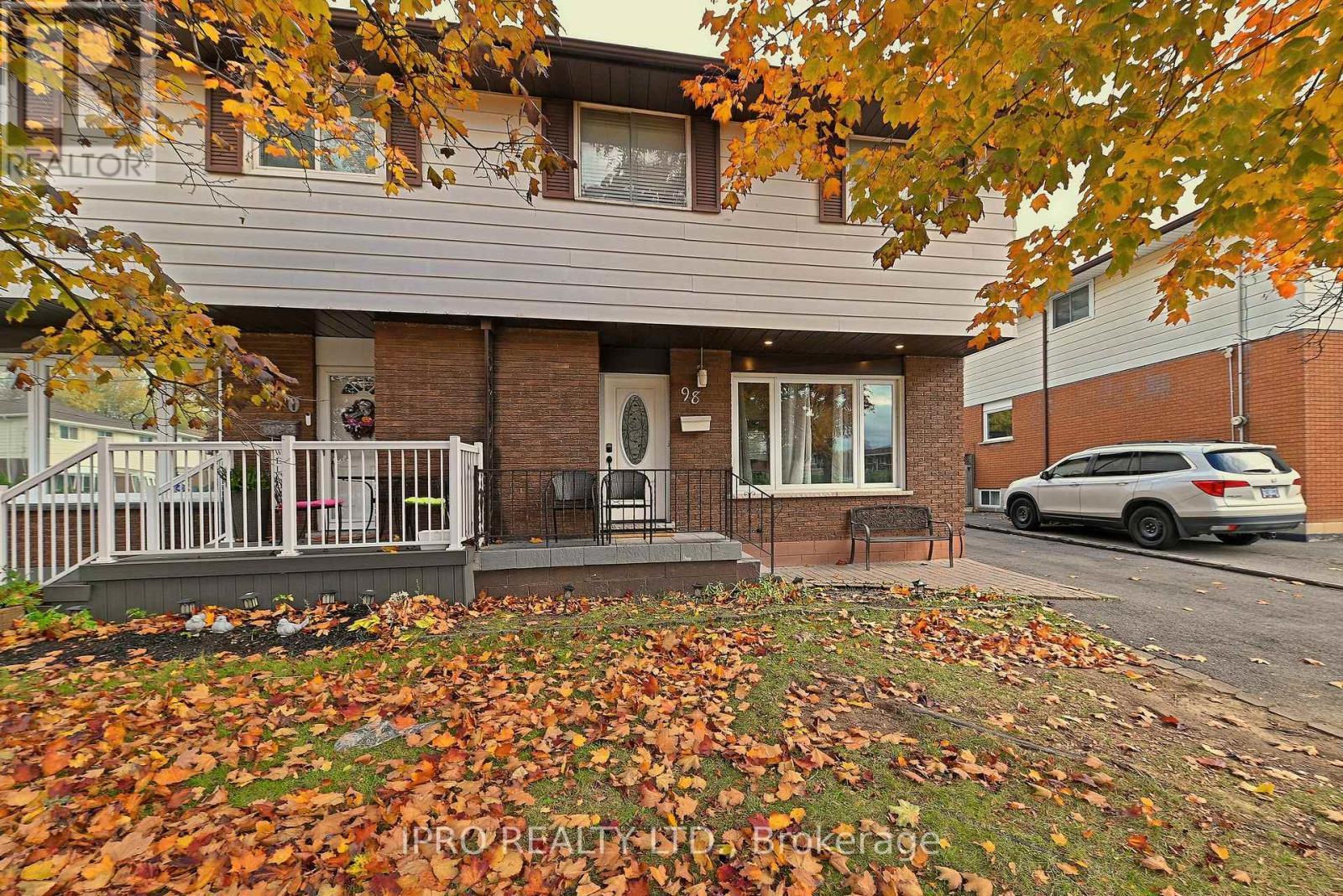 












98 RIVERDALE DRIVE

,
Hamilton (Riverdale),




Ontario
L8E1K4


