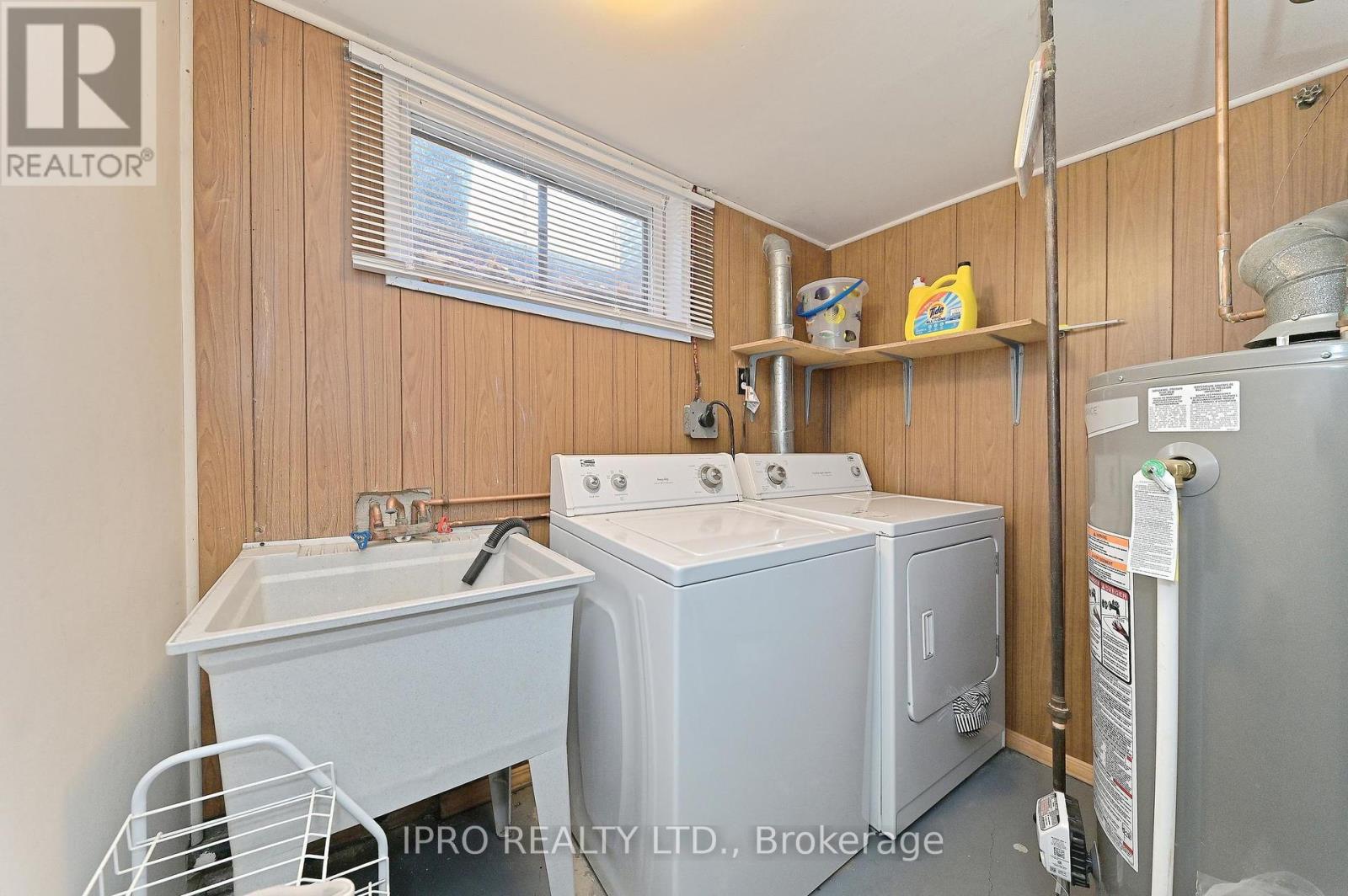 












98 RIVERDALE DRIVE

,
Hamilton (Riverdale),




Ontario
L8E1K4

