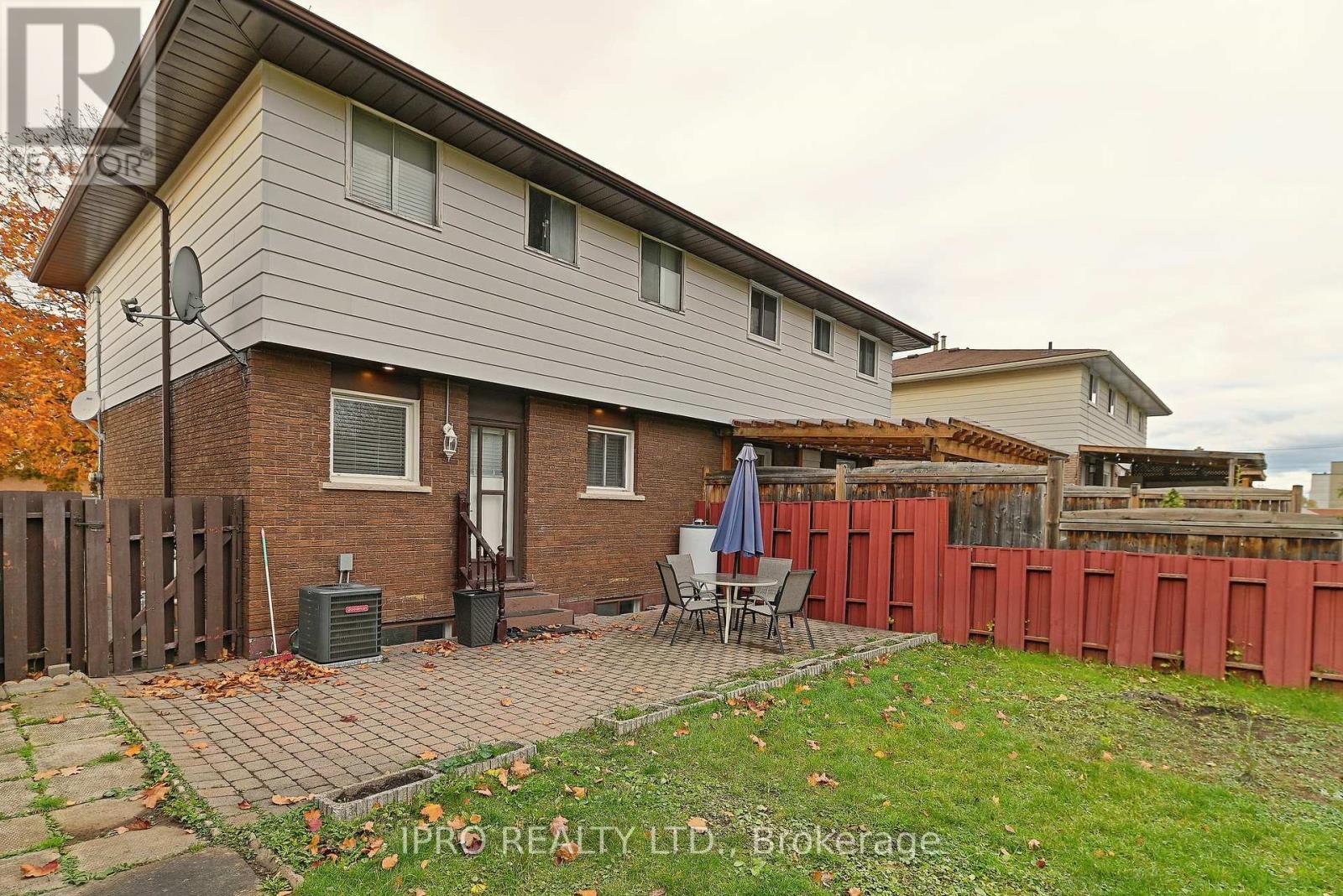 












98 RIVERDALE DRIVE

,
Hamilton (Riverdale),




Ontario
L8E1K4

