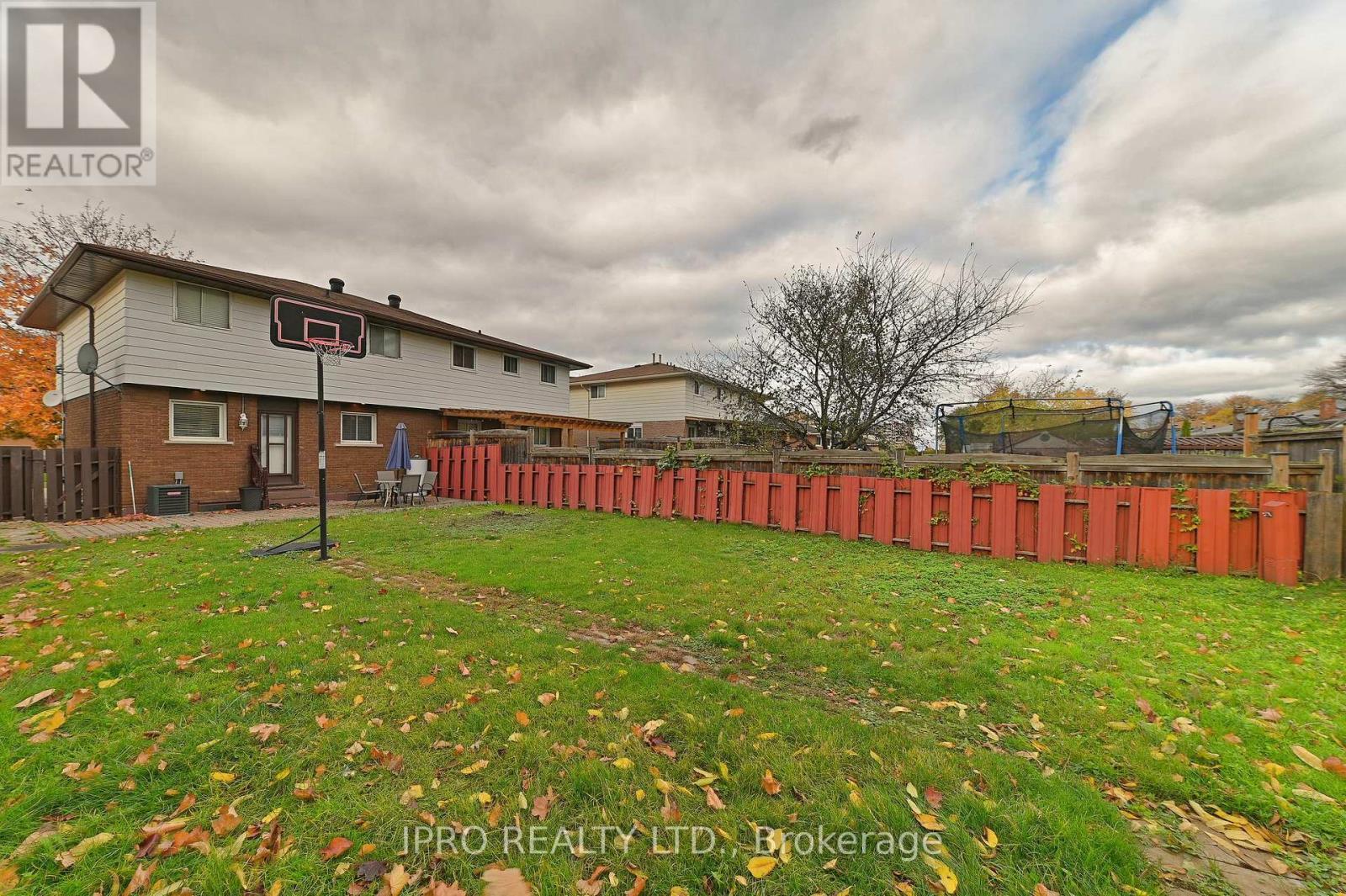 












98 RIVERDALE DRIVE

,
Hamilton (Riverdale),




Ontario
L8E1K4

