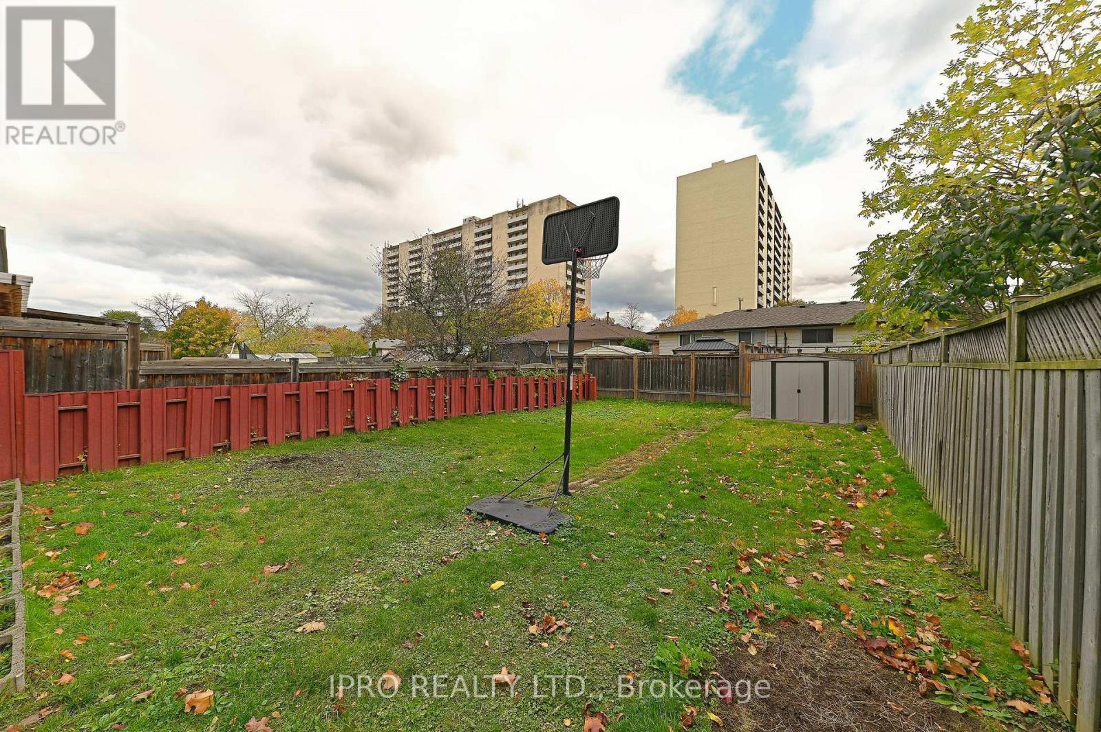 












98 RIVERDALE DRIVE

,
Hamilton (Riverdale),




Ontario
L8E1K4

