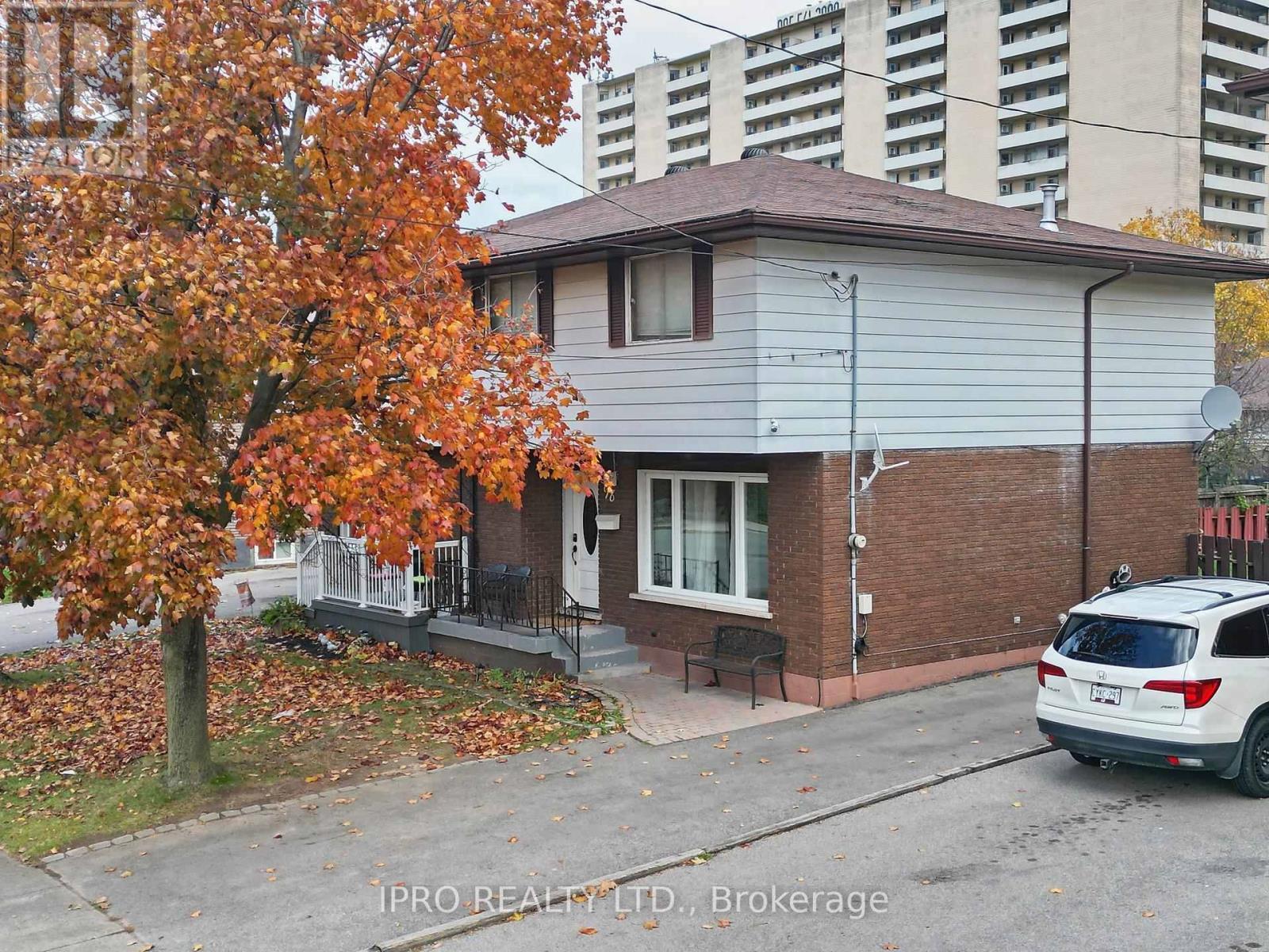 












98 RIVERDALE DRIVE

,
Hamilton (Riverdale),




Ontario
L8E1K4

