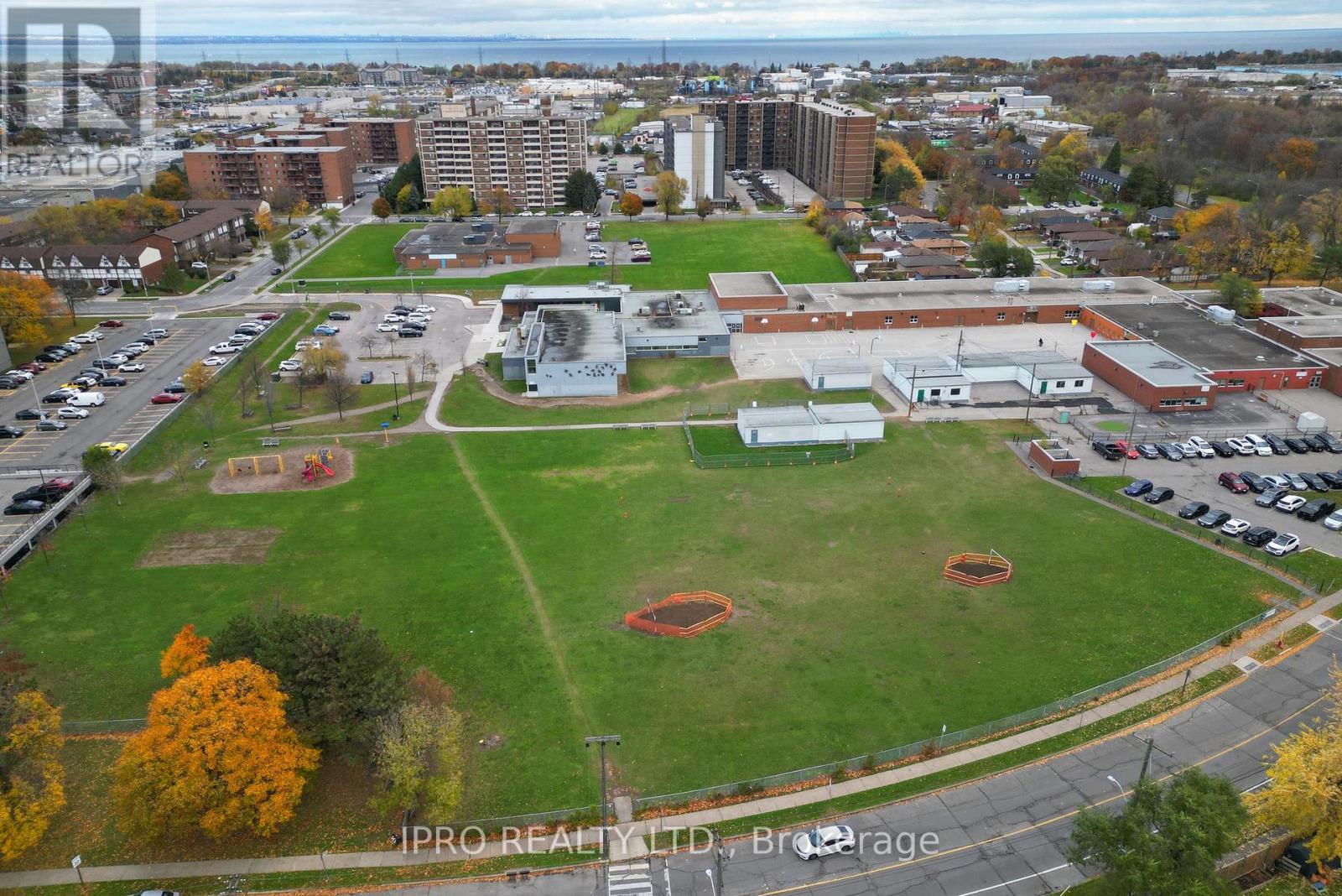 












98 RIVERDALE DRIVE

,
Hamilton (Riverdale),




Ontario
L8E1K4

