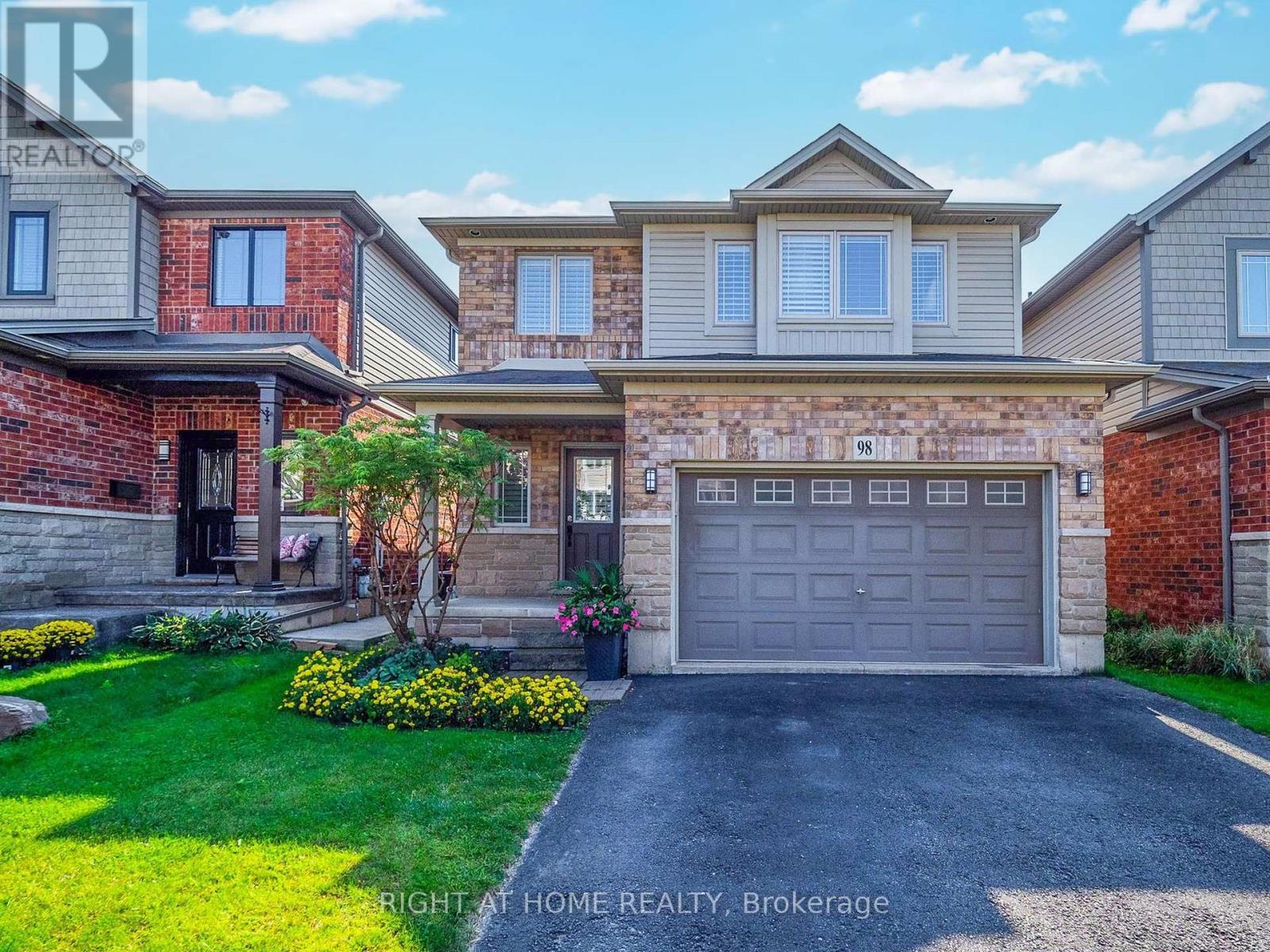 












98 WILLOW LANE

,
Grimsby (Grimsby West),




Ontario
L3M5P7

