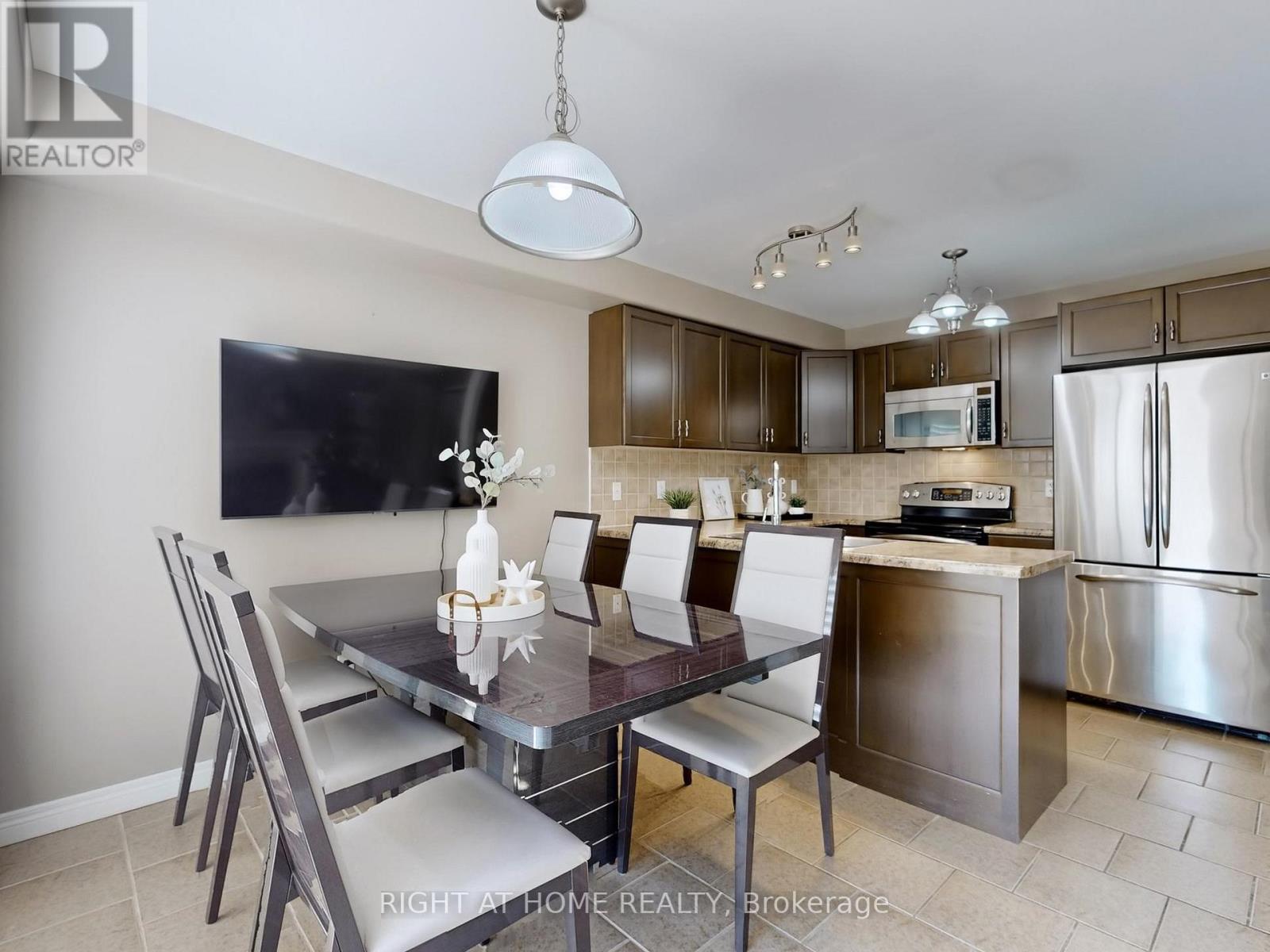 












98 WILLOW LANE

,
Grimsby (Grimsby West),




Ontario
L3M5P7

