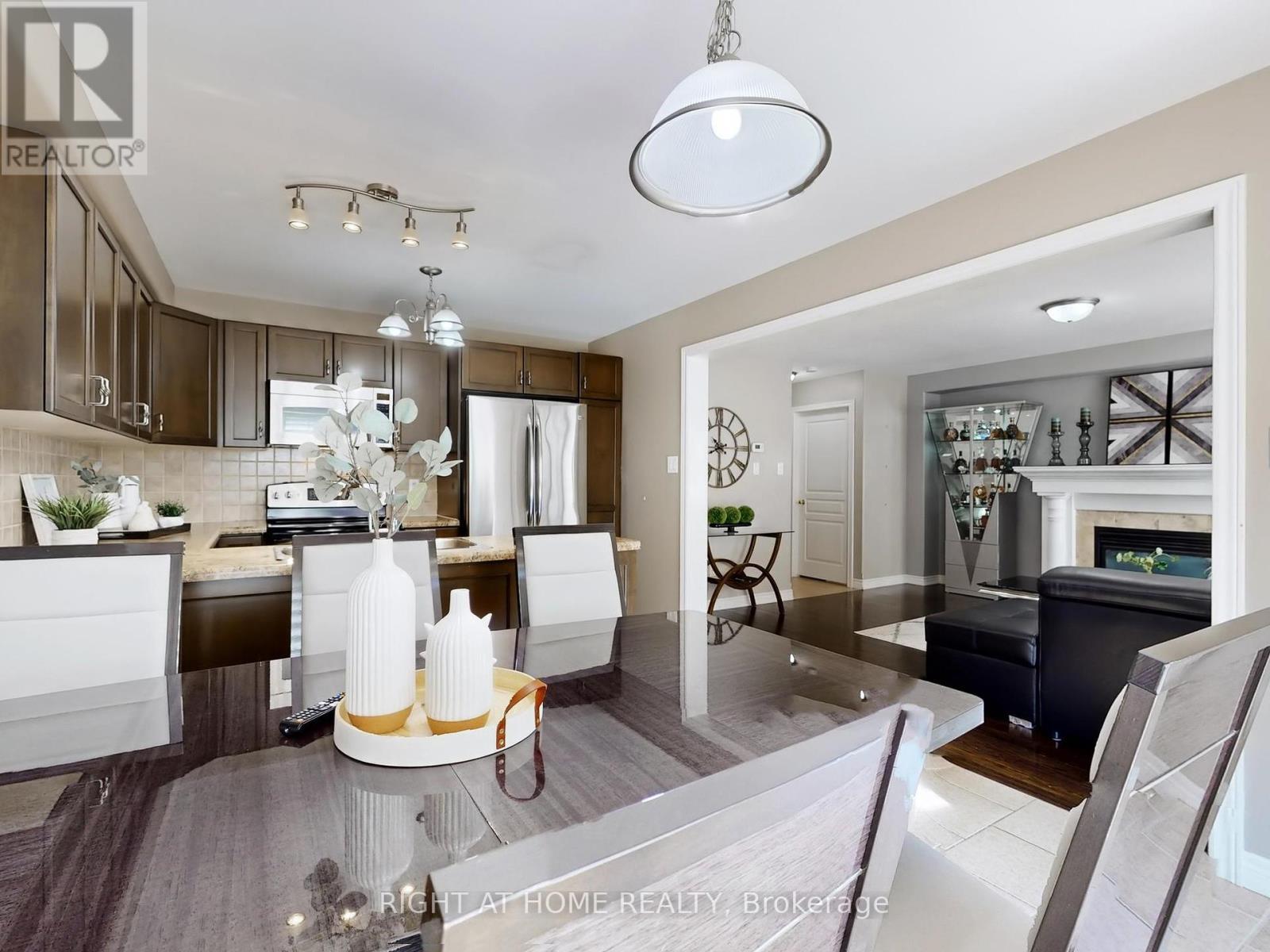 












98 WILLOW LANE

,
Grimsby (Grimsby West),




Ontario
L3M5P7


