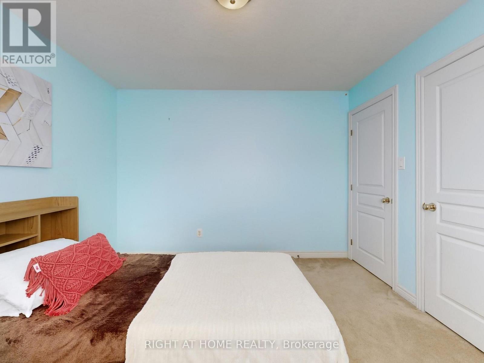 












98 WILLOW LANE

,
Grimsby (Grimsby West),




Ontario
L3M5P7

