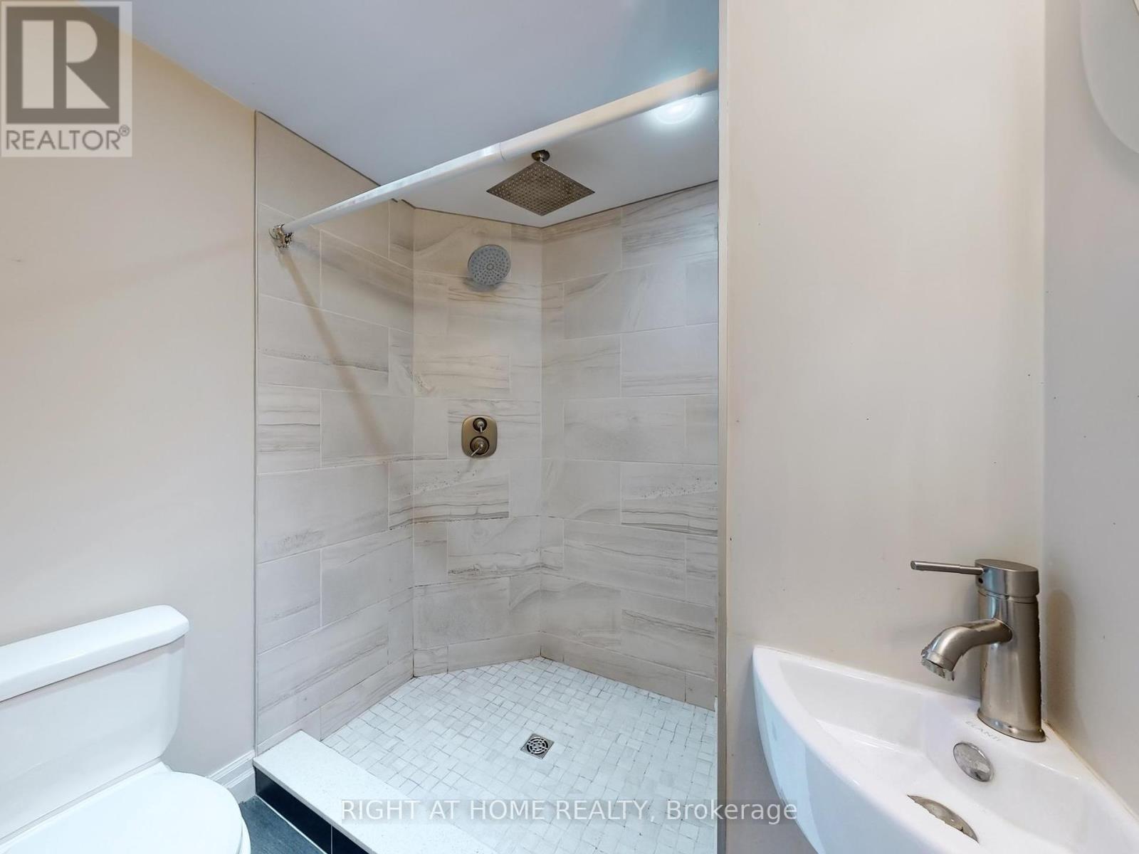 












98 WILLOW LANE

,
Grimsby (Grimsby West),




Ontario
L3M5P7

