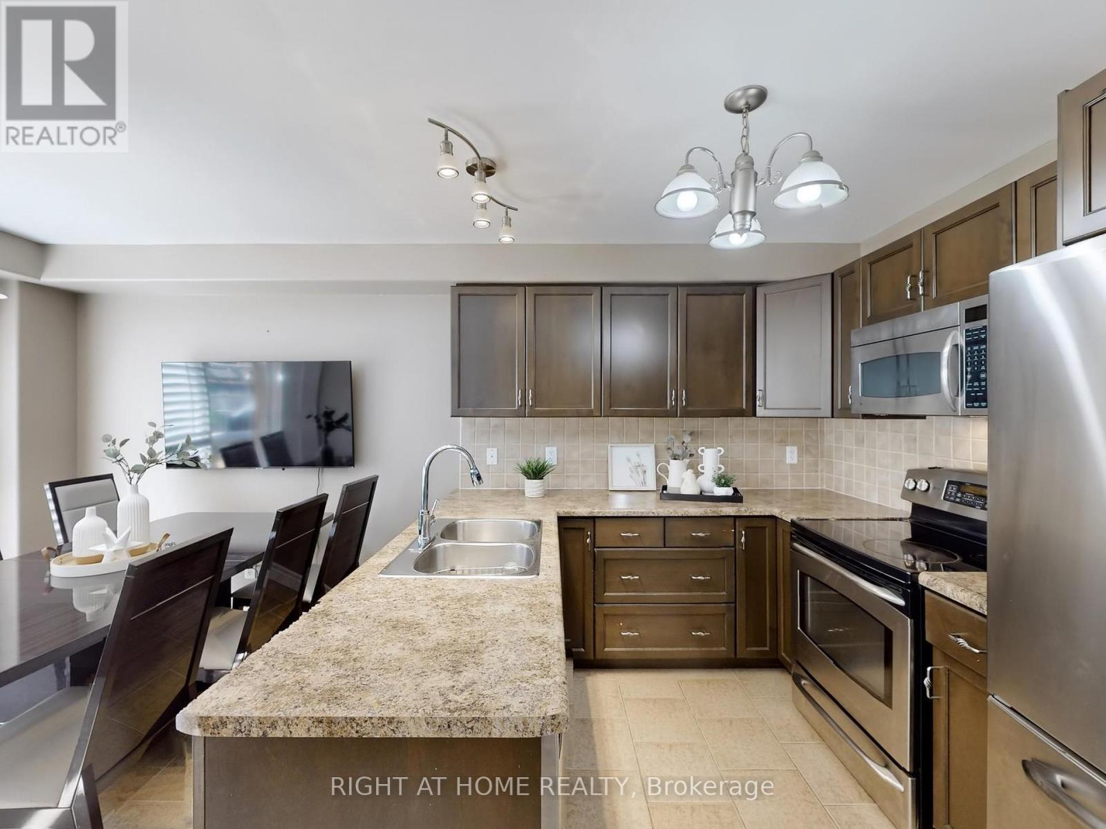 












98 WILLOW LANE

,
Grimsby (Grimsby West),




Ontario
L3M5P7

