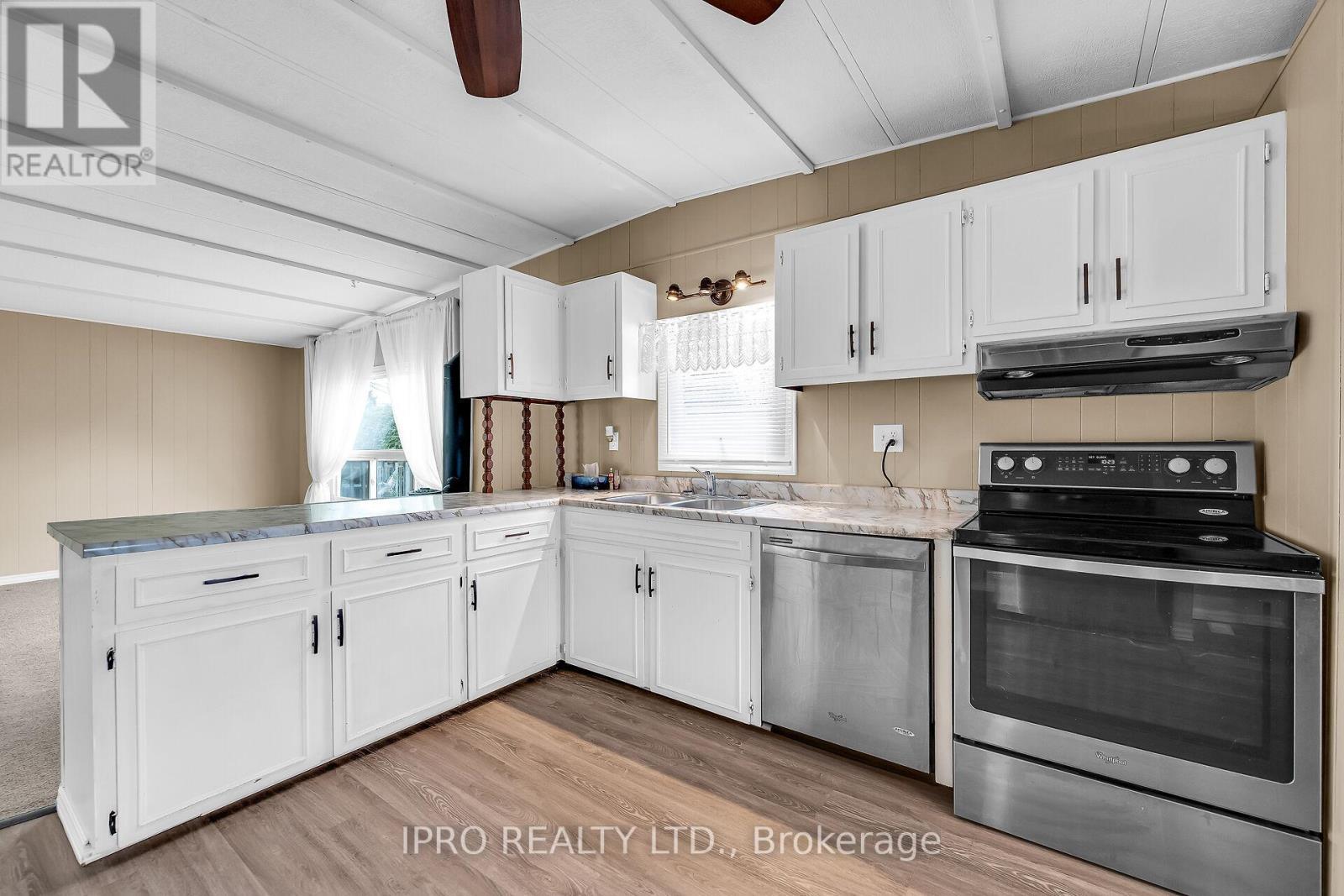 












137 MAPLE CRESCENT

,
Hamilton,




Ontario
N0B2J0

