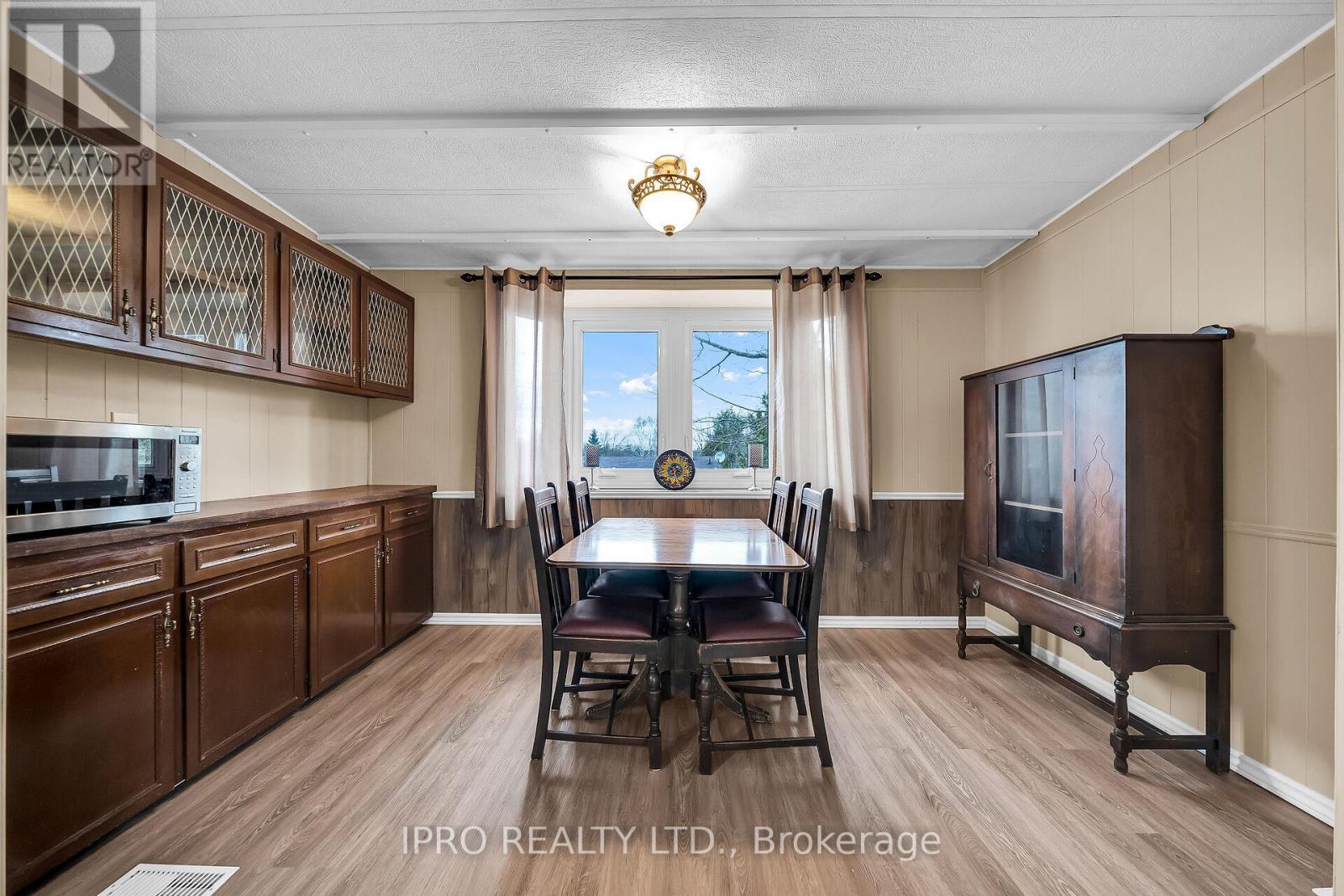 












137 MAPLE CRESCENT

,
Hamilton,




Ontario
N0B2J0

