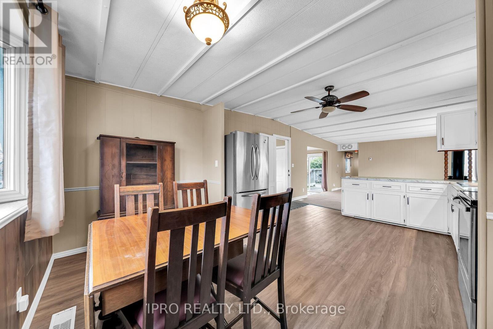 












137 MAPLE CRESCENT

,
Hamilton,




Ontario
N0B2J0

