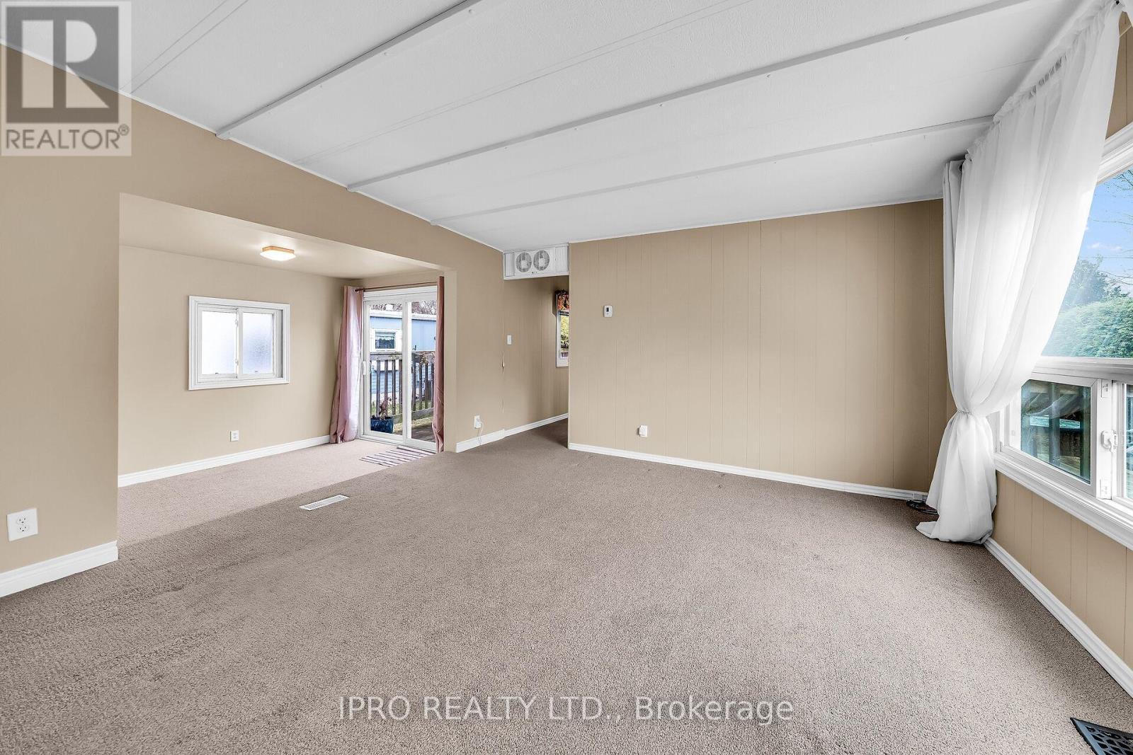 












137 MAPLE CRESCENT

,
Hamilton,




Ontario
N0B2J0

