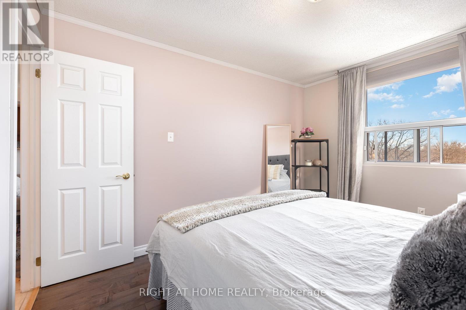 












503 - 793 COLBORNE STREET E

,
Brantford,




Ontario
N3S7J3

