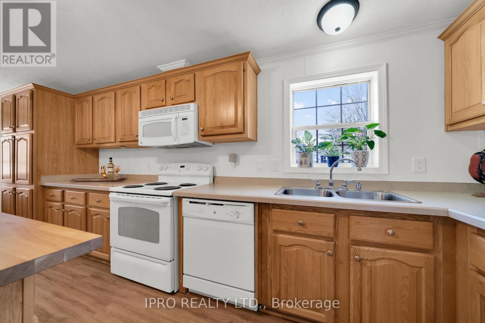 












23 MACPHERSON CRESCENT

,
Hamilton,




Ontario
N0B2J0

