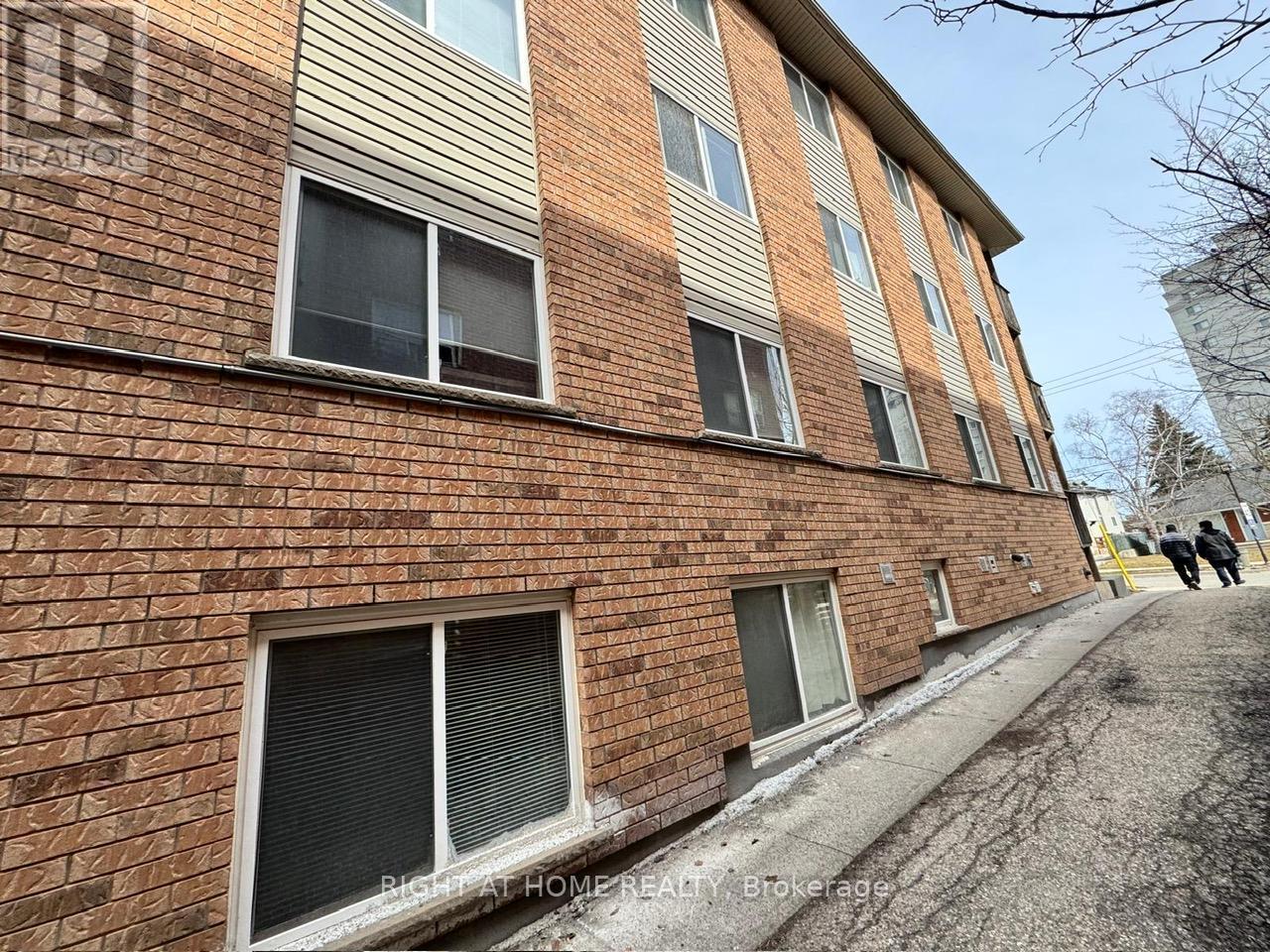 












347 SPRUCE STREET

,
Waterloo,




Ontario
N2L3M6

