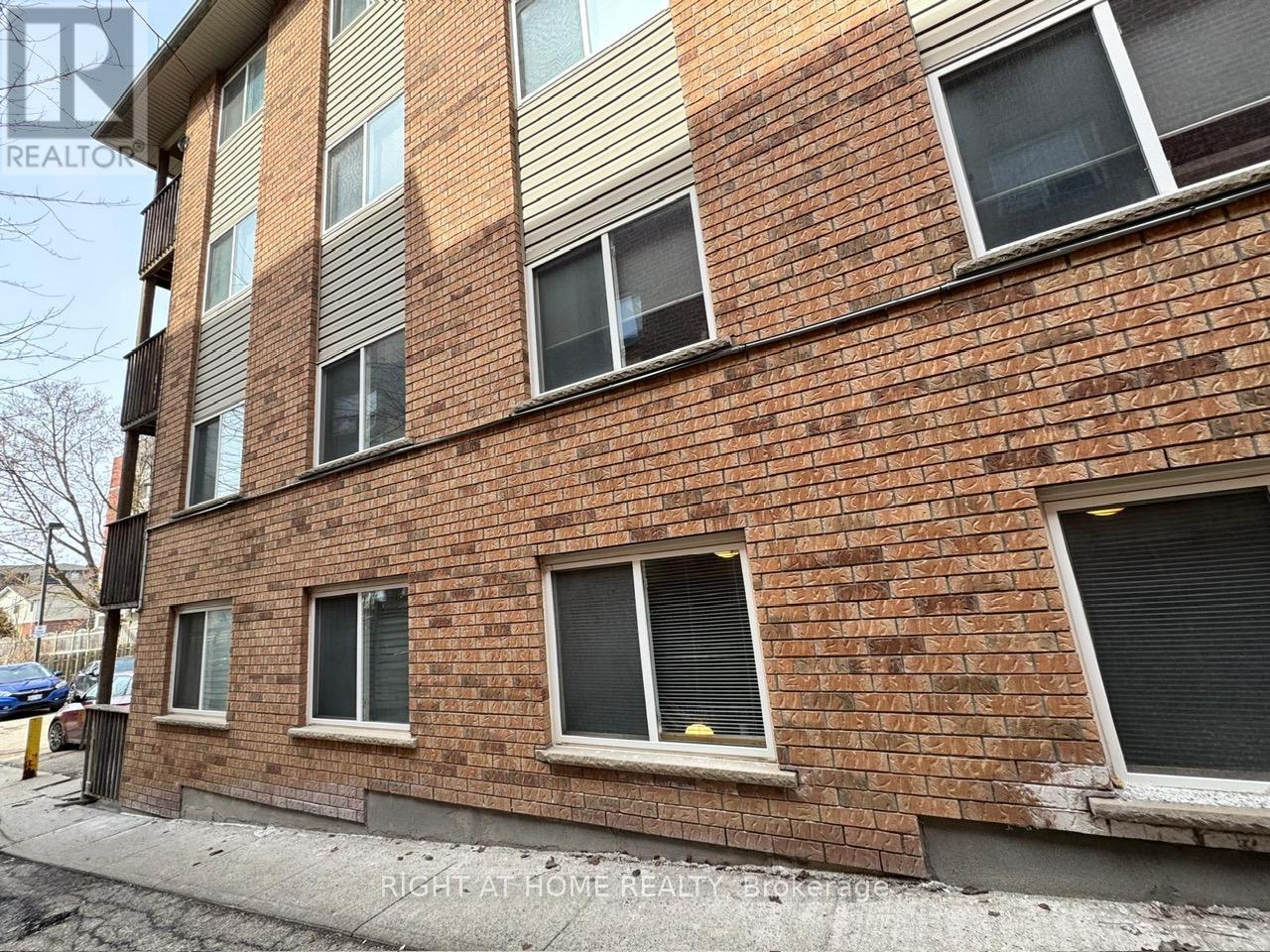












347 SPRUCE STREET

,
Waterloo,




Ontario
N2L3M6

