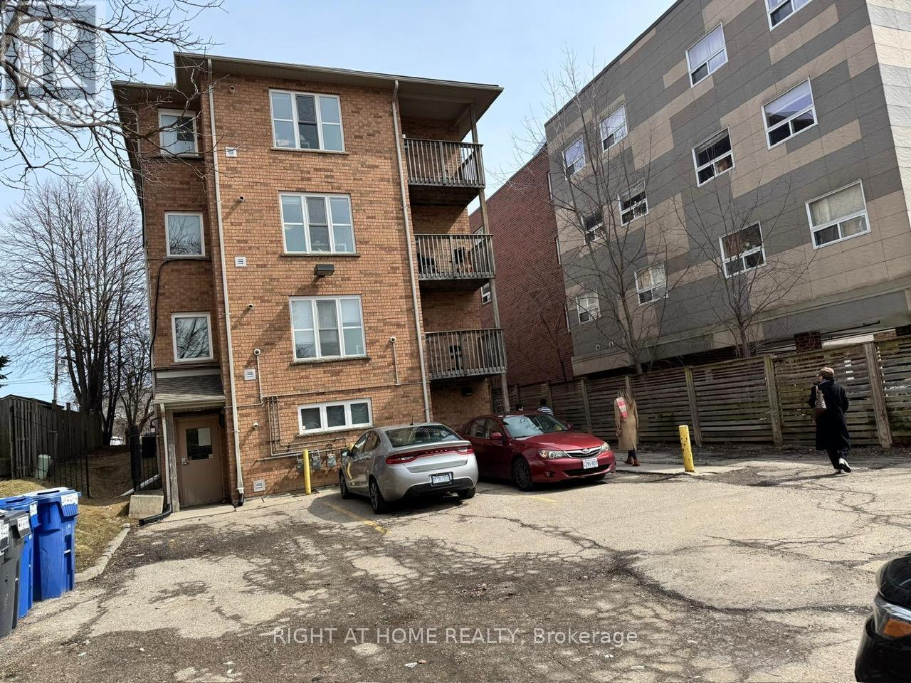 












347 SPRUCE STREET

,
Waterloo,




Ontario
N2L3M6

