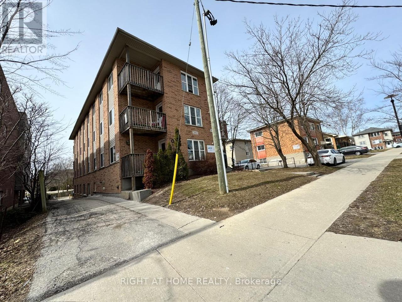 












347 SPRUCE STREET

,
Waterloo,




Ontario
N2L3M6

