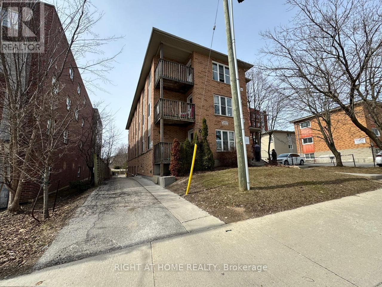 












347 SPRUCE STREET

,
Waterloo,




Ontario
N2L3M6

