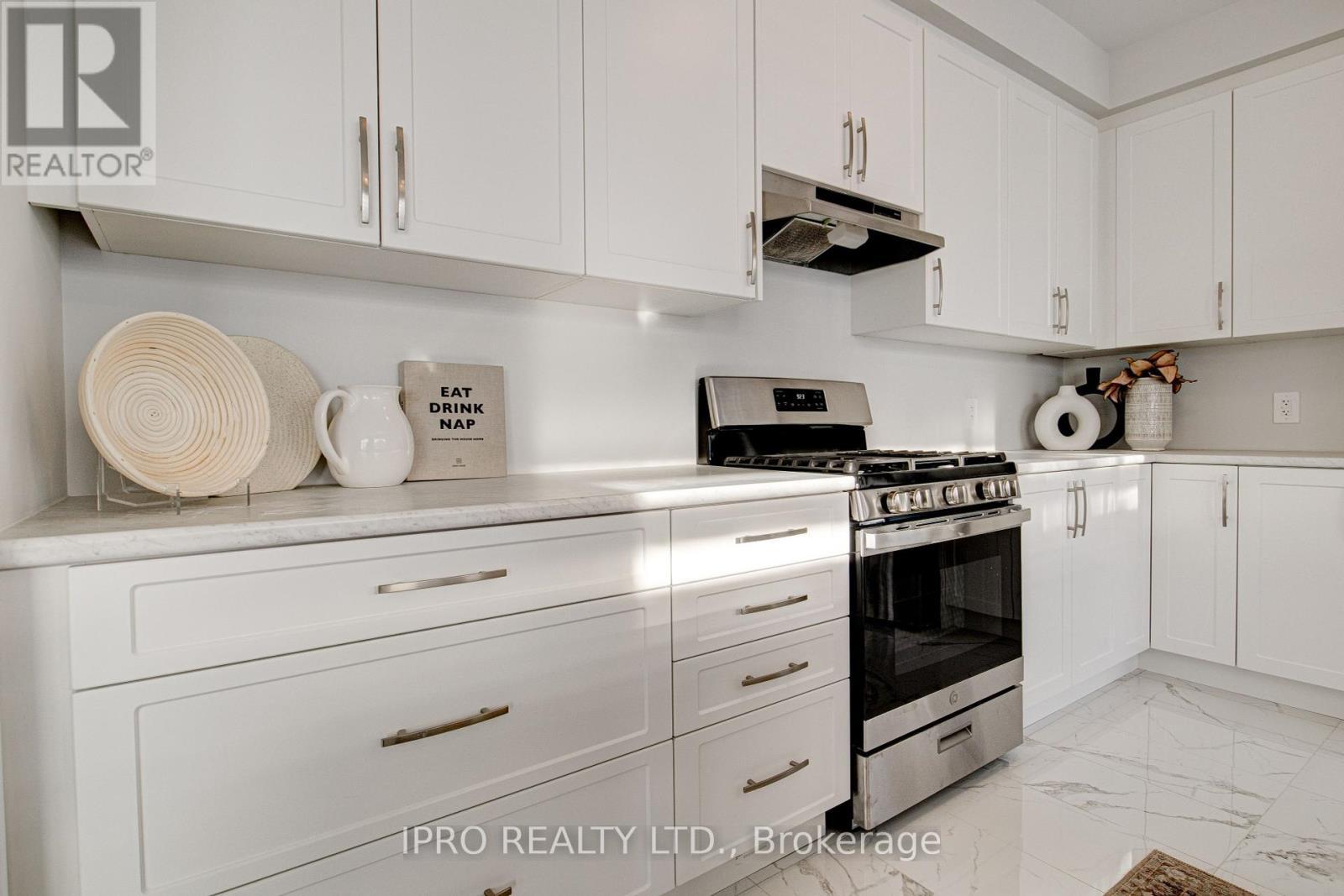 












90 SPICER STREET

,
Centre Wellington (Fergus),




Ontario
N1M0H7

