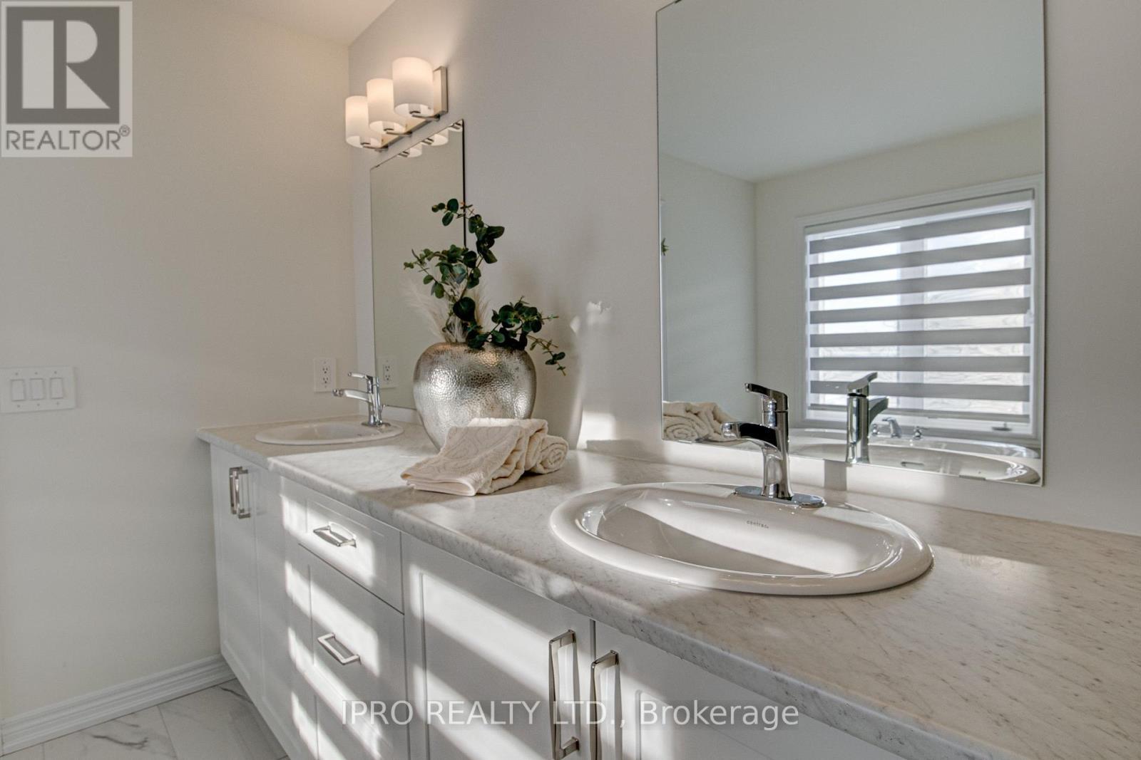 












90 SPICER STREET

,
Centre Wellington (Fergus),




Ontario
N1M0H7


