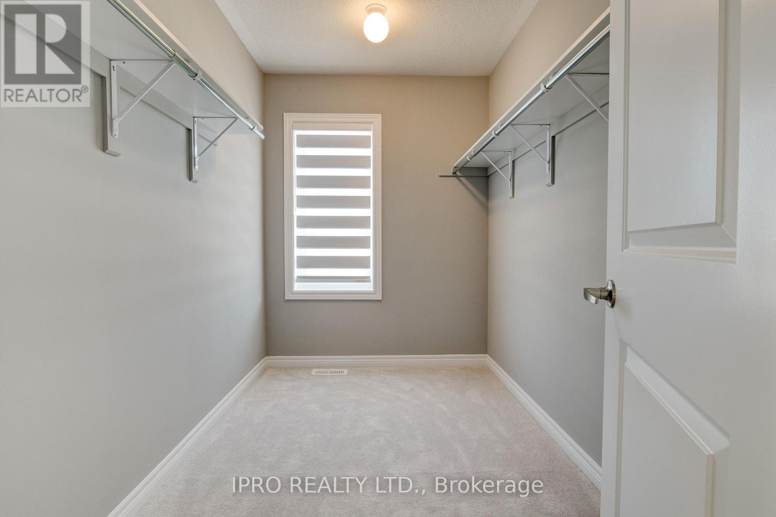 












90 SPICER STREET

,
Centre Wellington (Fergus),




Ontario
N1M0H7

