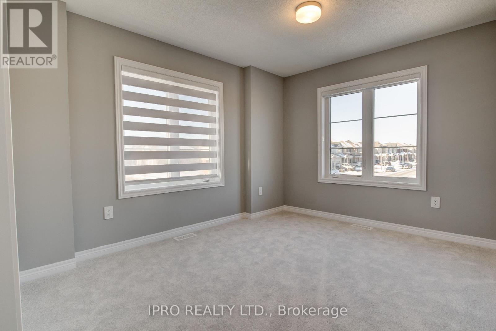 












90 SPICER STREET

,
Centre Wellington (Fergus),




Ontario
N1M0H7

